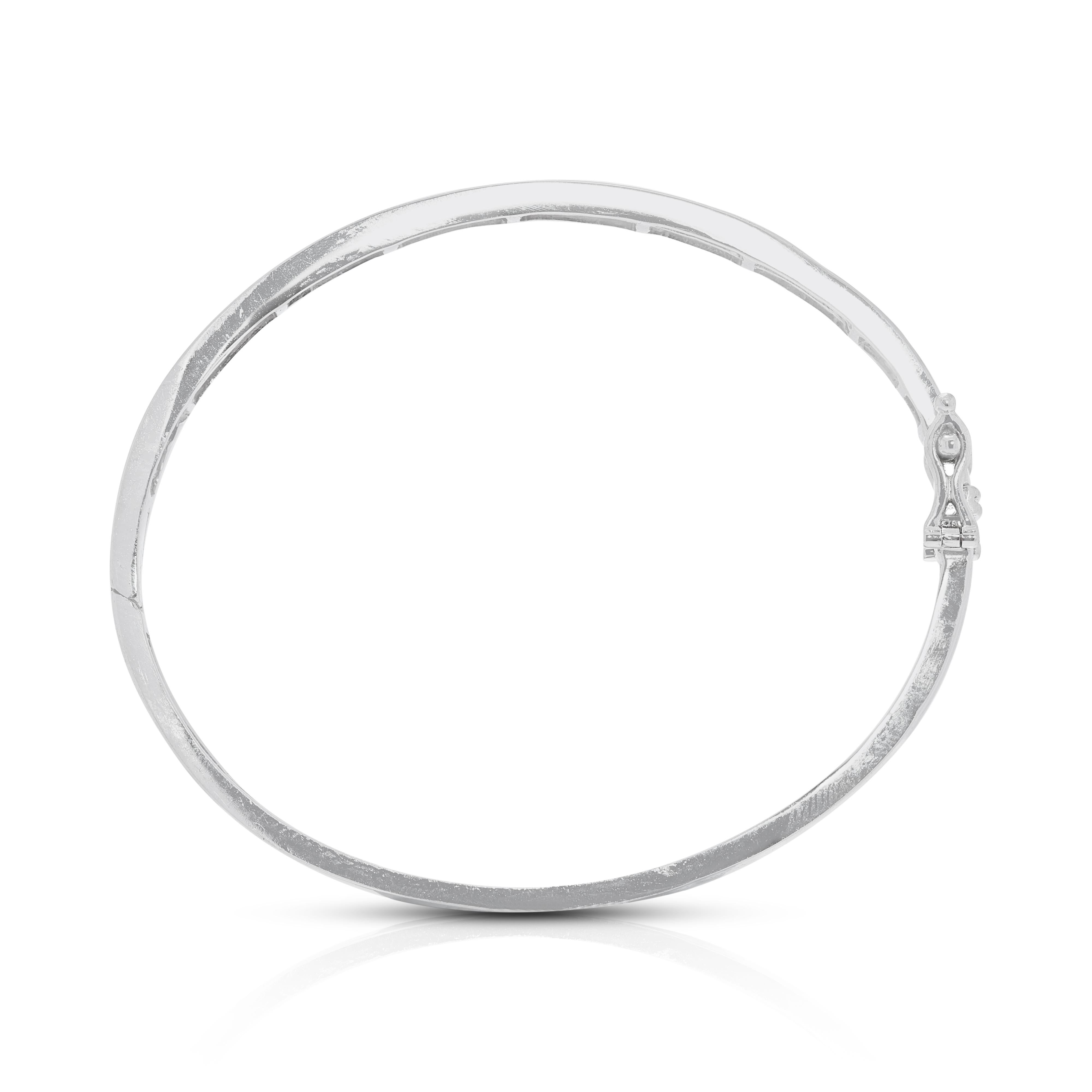 Luminous 1.74ct Natural Diamonds Bangle in 18K White Gold For Sale 2