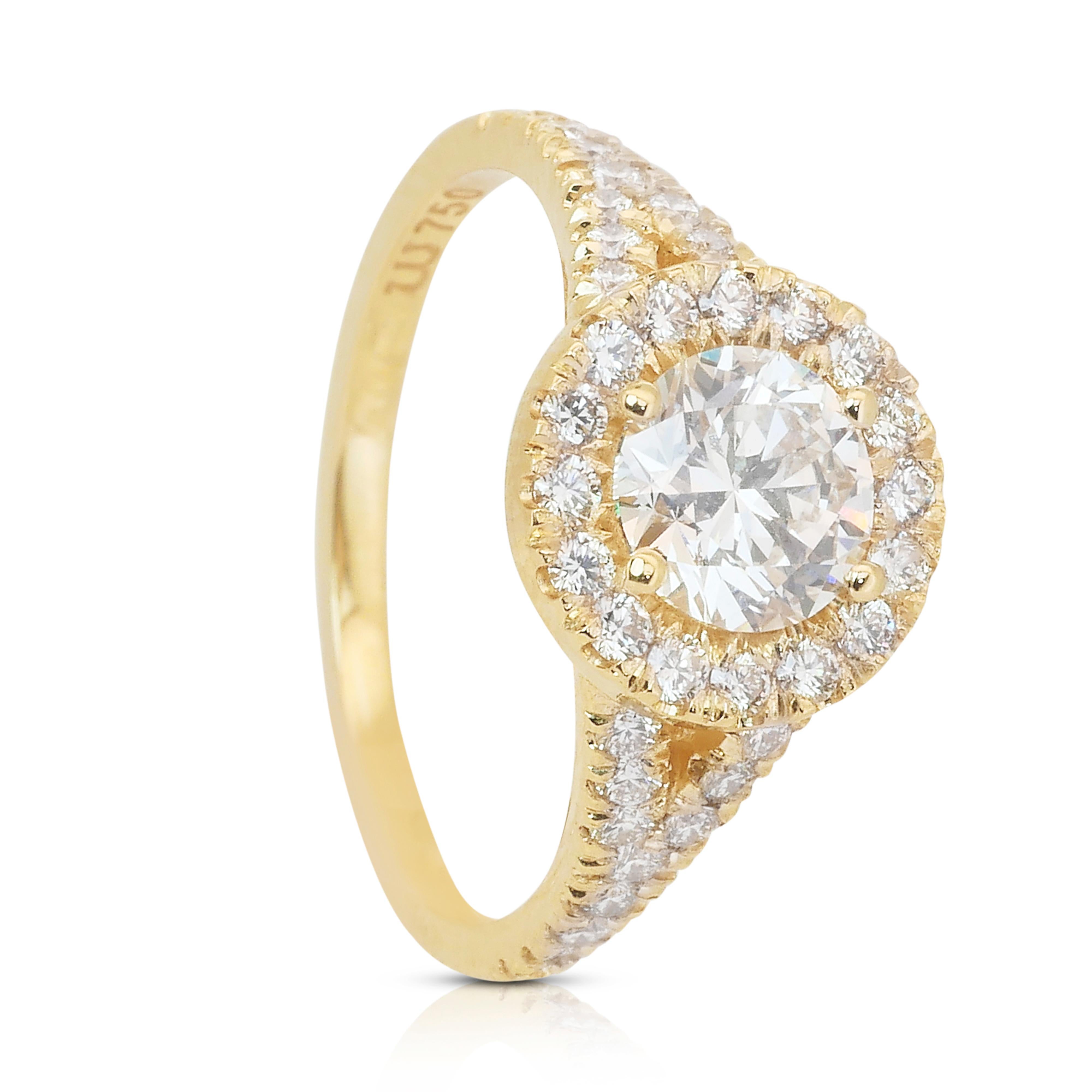 Luminous 1.80ct Diamonds Halo Ring in 18k Yellow Gold - IGI Certified en vente 3