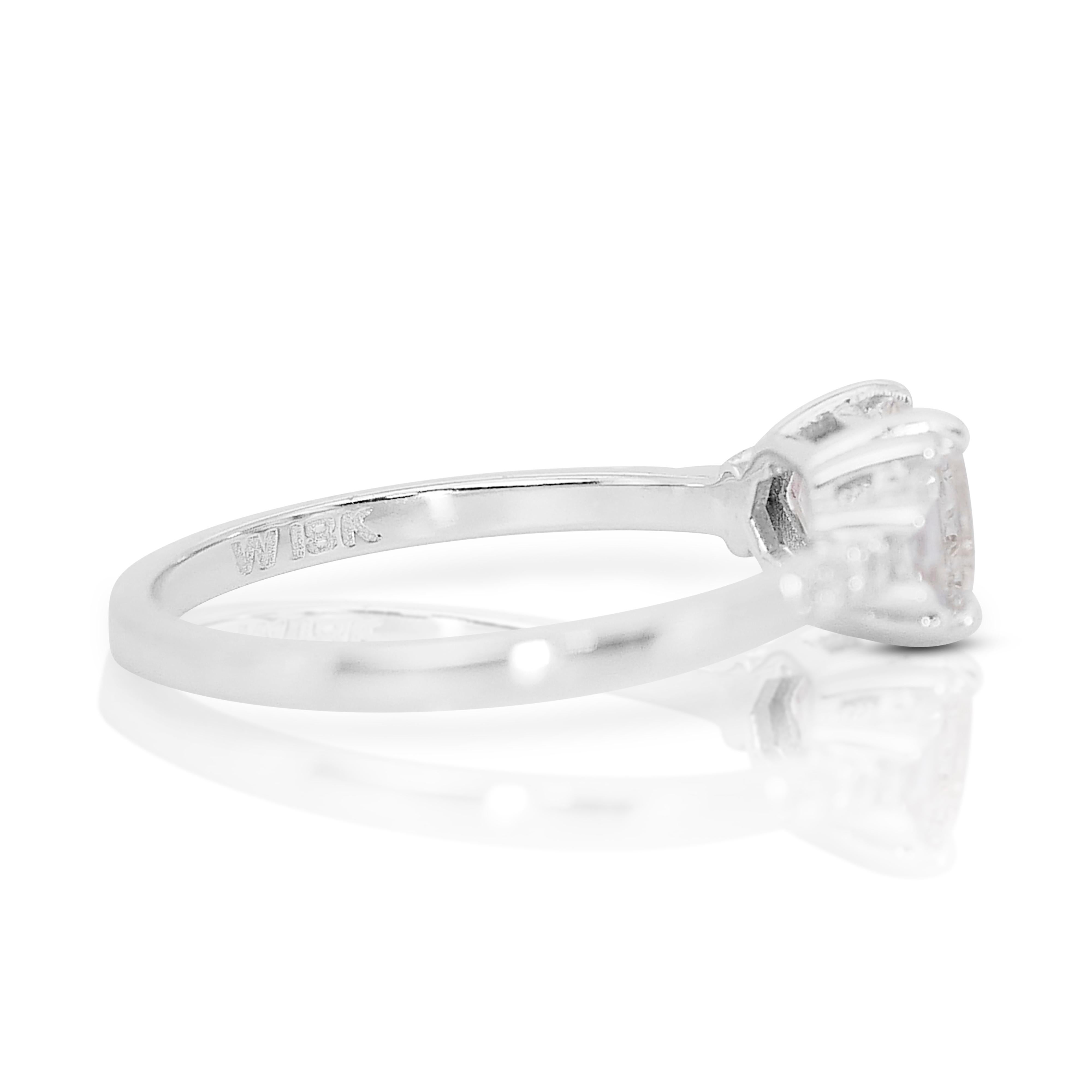 Luminous 2.01ct Diamonds 3-Stone Ring in 18k White Gold - GIA Certified In New Condition In רמת גן, IL