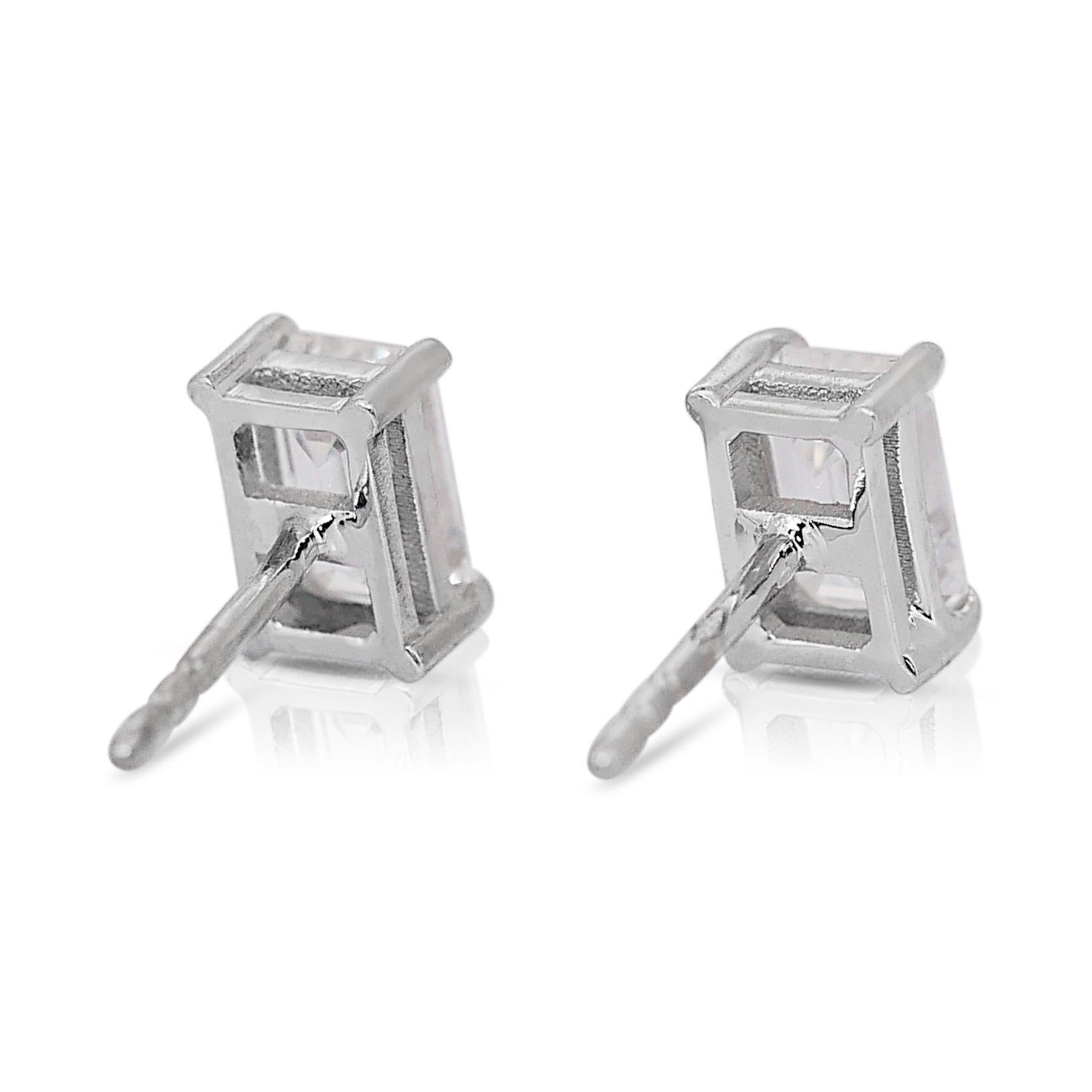 Taille émeraude Clous d'oreilles lumineuses en or blanc 18 carats avec diamants 2,01 carats certifiés GIA en vente