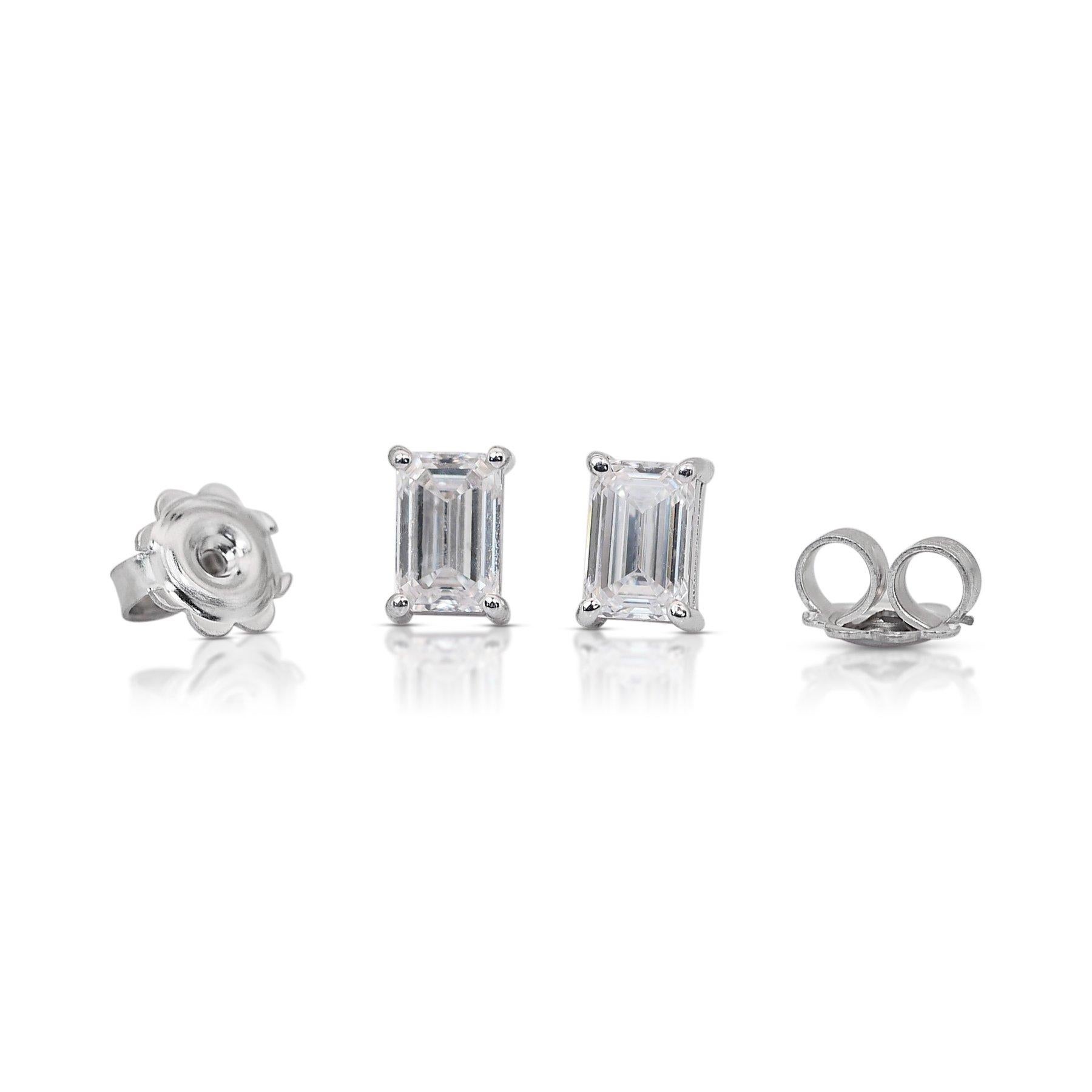 Clous d'oreilles lumineuses en or blanc 18 carats avec diamants 2,01 carats certifiés GIA en vente 1