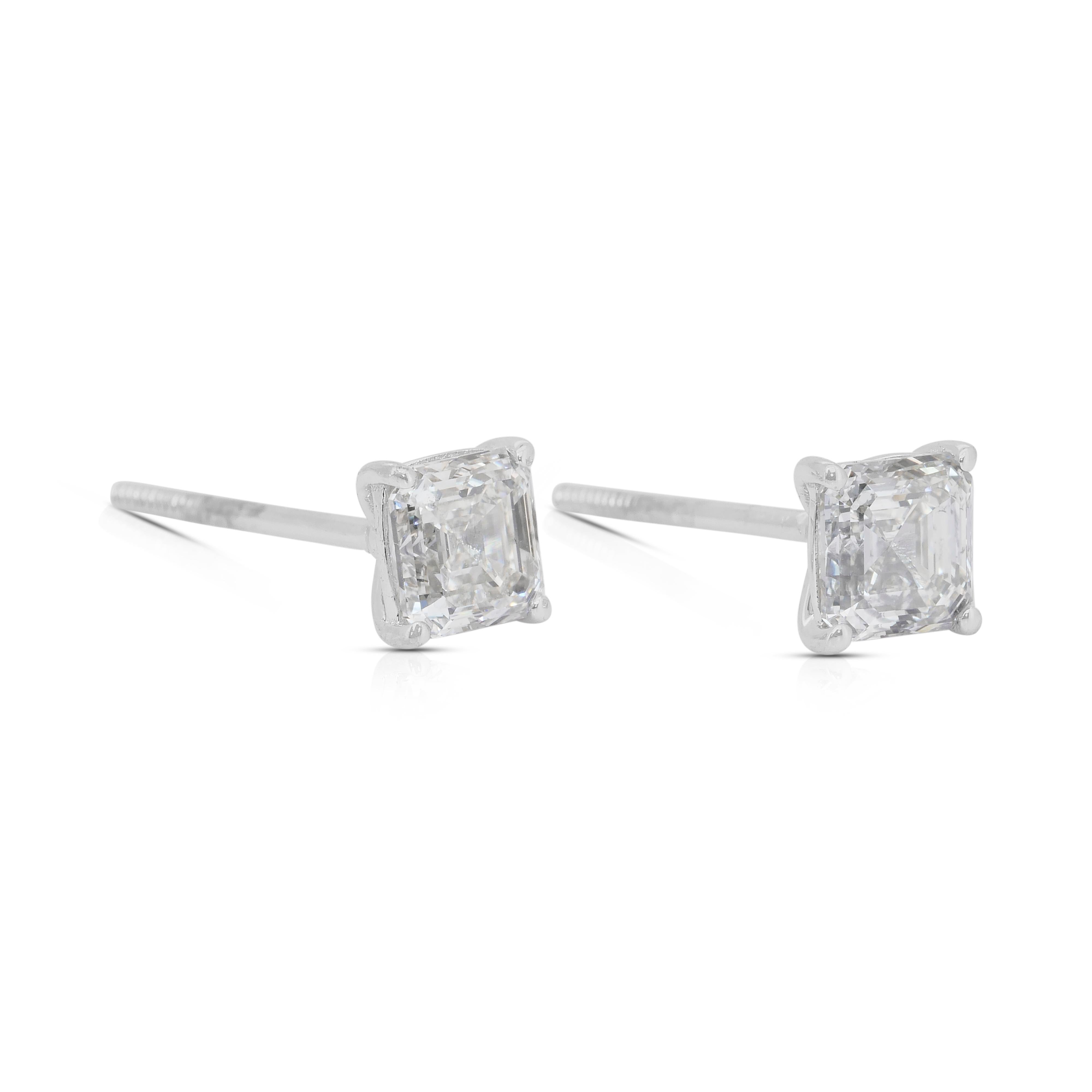 Taille coussin Luminous 2.03ct Diamonds Stud Ears in 18k White Gold - IGI Certified en vente