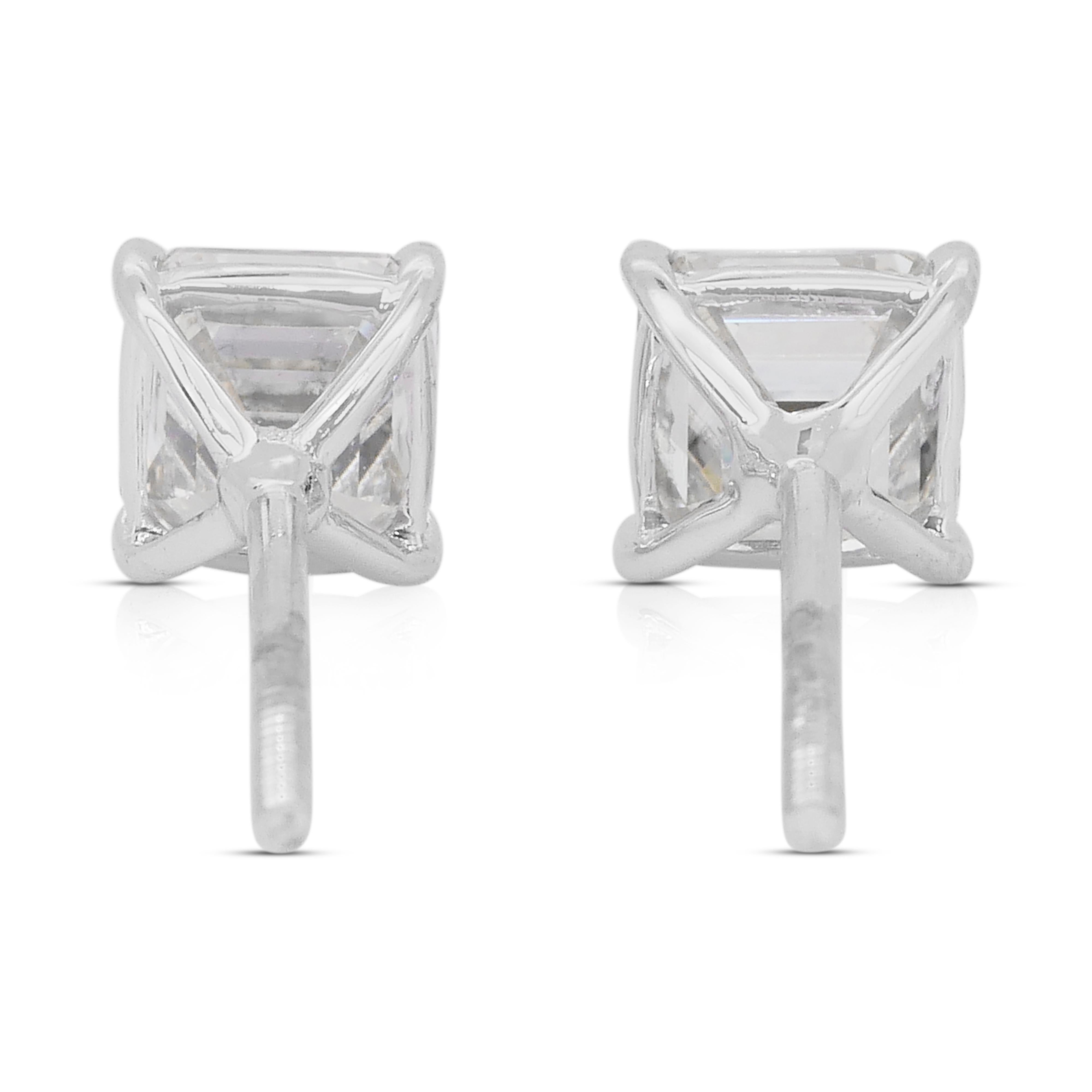 Luminous 2.03ct Diamonds Stud Ears in 18k White Gold - IGI Certified en vente 3