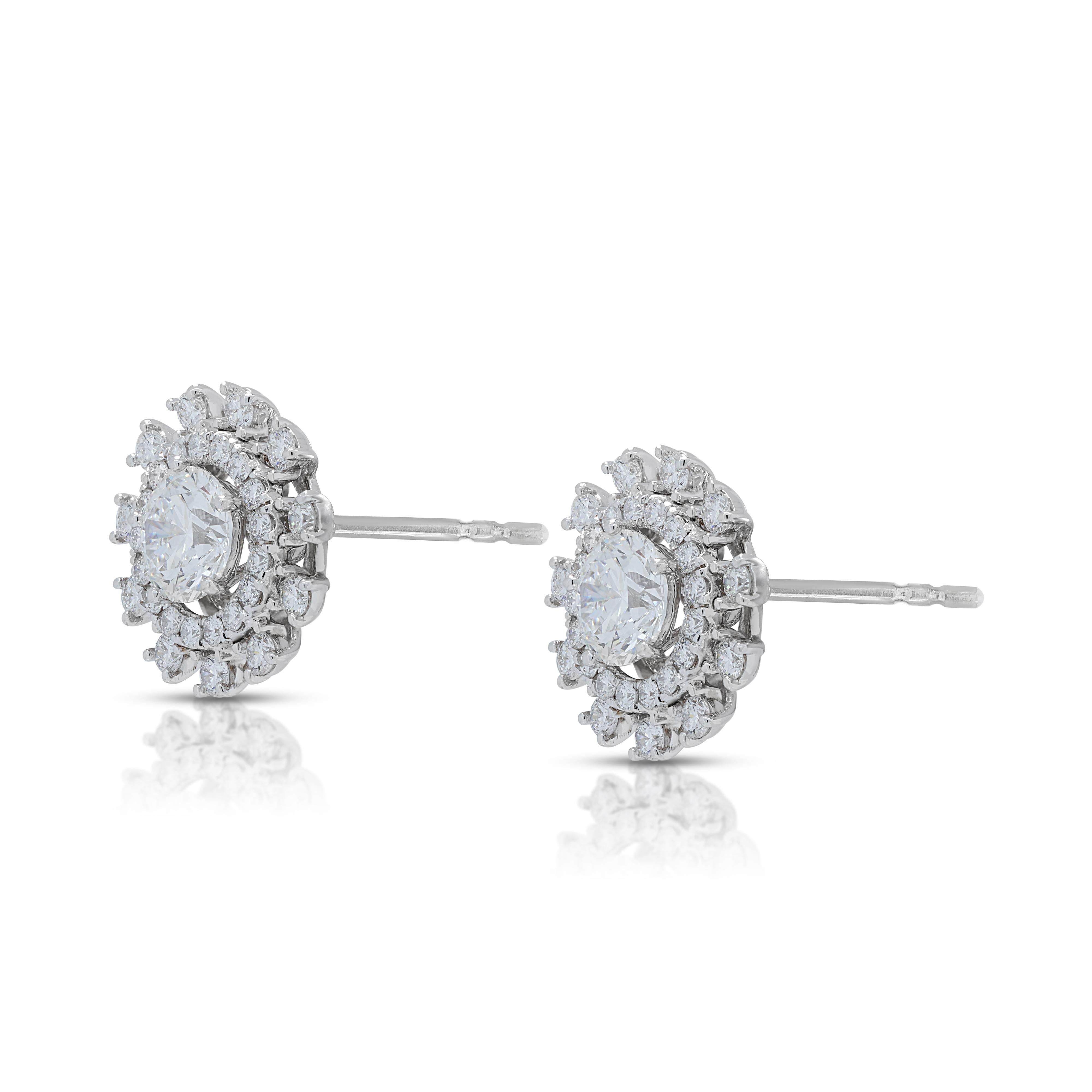 Luminous 2.22ct Diamond Halo Stud Earrings in 18K White Gold  In Excellent Condition For Sale In רמת גן, IL