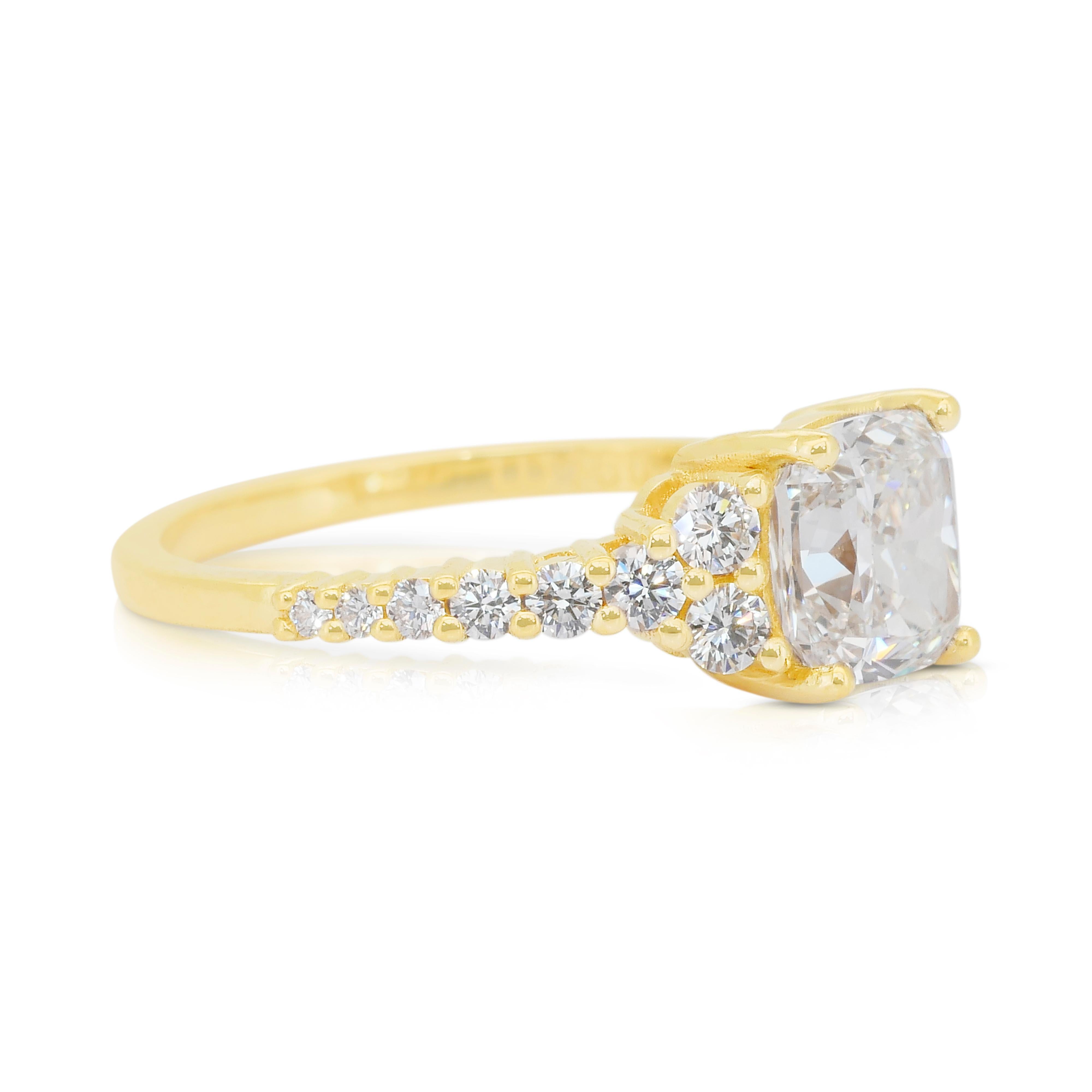 Taille coussin Luminous 2.30ct Diamonds Pave Ring in 18k Yellow Gold - IGI Certified en vente