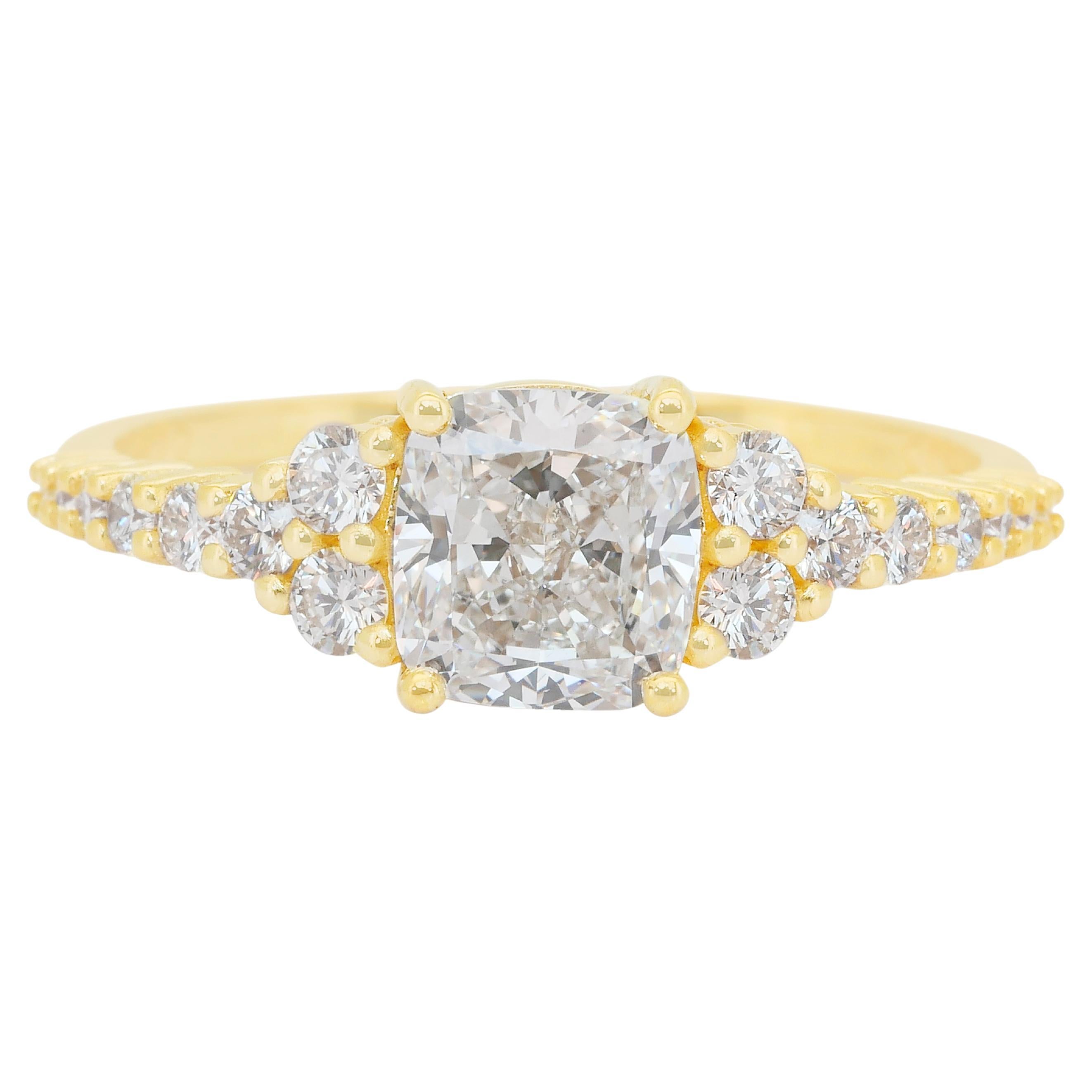 Luminous 2.30ct Diamonds Pave Ring in 18k Yellow Gold - IGI Certified en vente