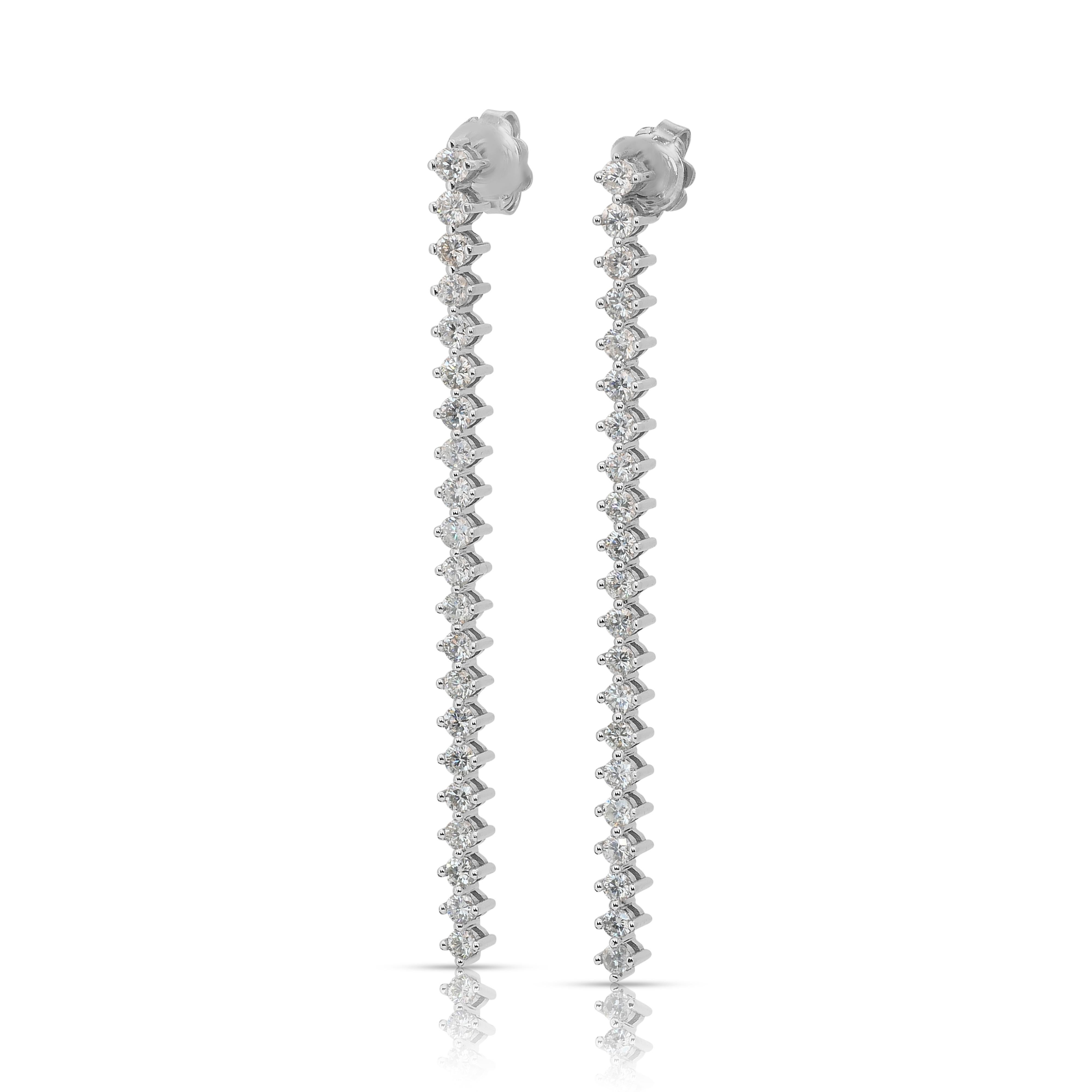 Luminous 2.42ct Diamonds Drop Earrings in 18k White Gold - IGI Certified In New Condition For Sale In רמת גן, IL