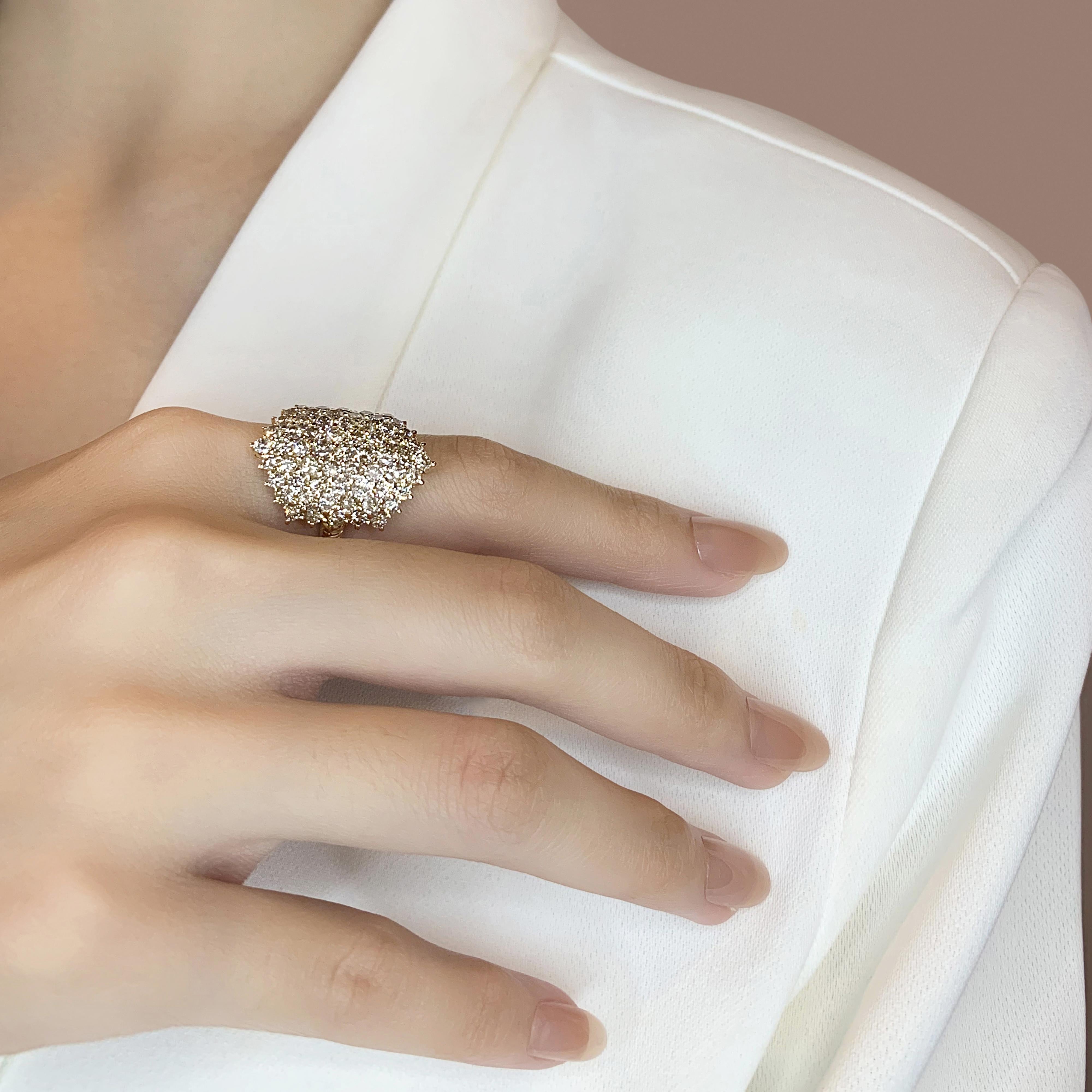 This dazzling ring features 61 round brilliant champagne diamonds with a total carat weight of 2.44ct, set in 18K yellow gold. The main stones, with a stunning champagne color grade and VS-SI clarity grade, radiate a unique brilliance. The ring,