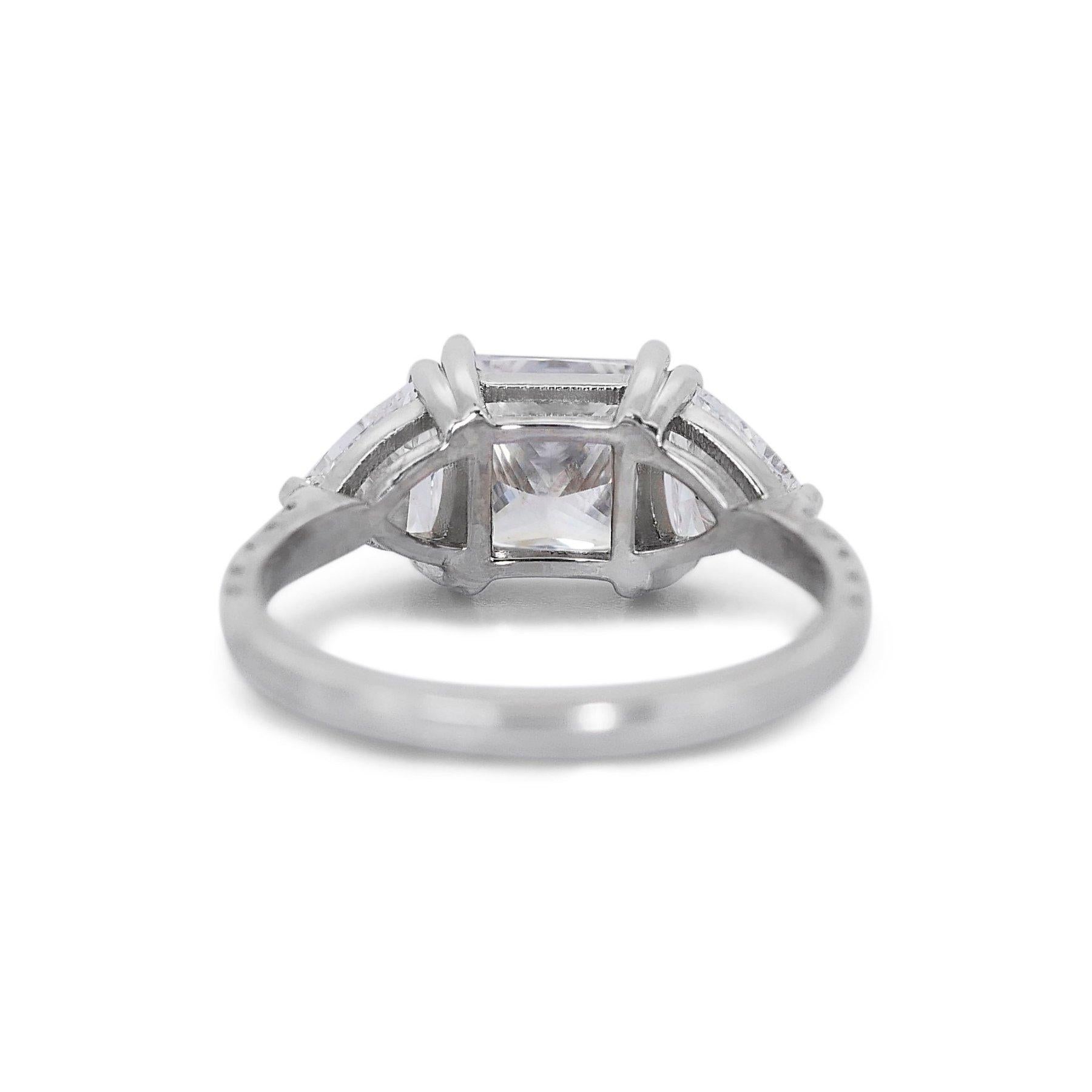 Luminous 2.59ct Diamonds 3-Stone Ring in 18k White Gold - GIA Certified

Crafted from polished 18k white gold, this sophisticated ring features a stunning 1.58-carat square-cut main diamond, boasting an exceptional color grade and clarity. Flanking