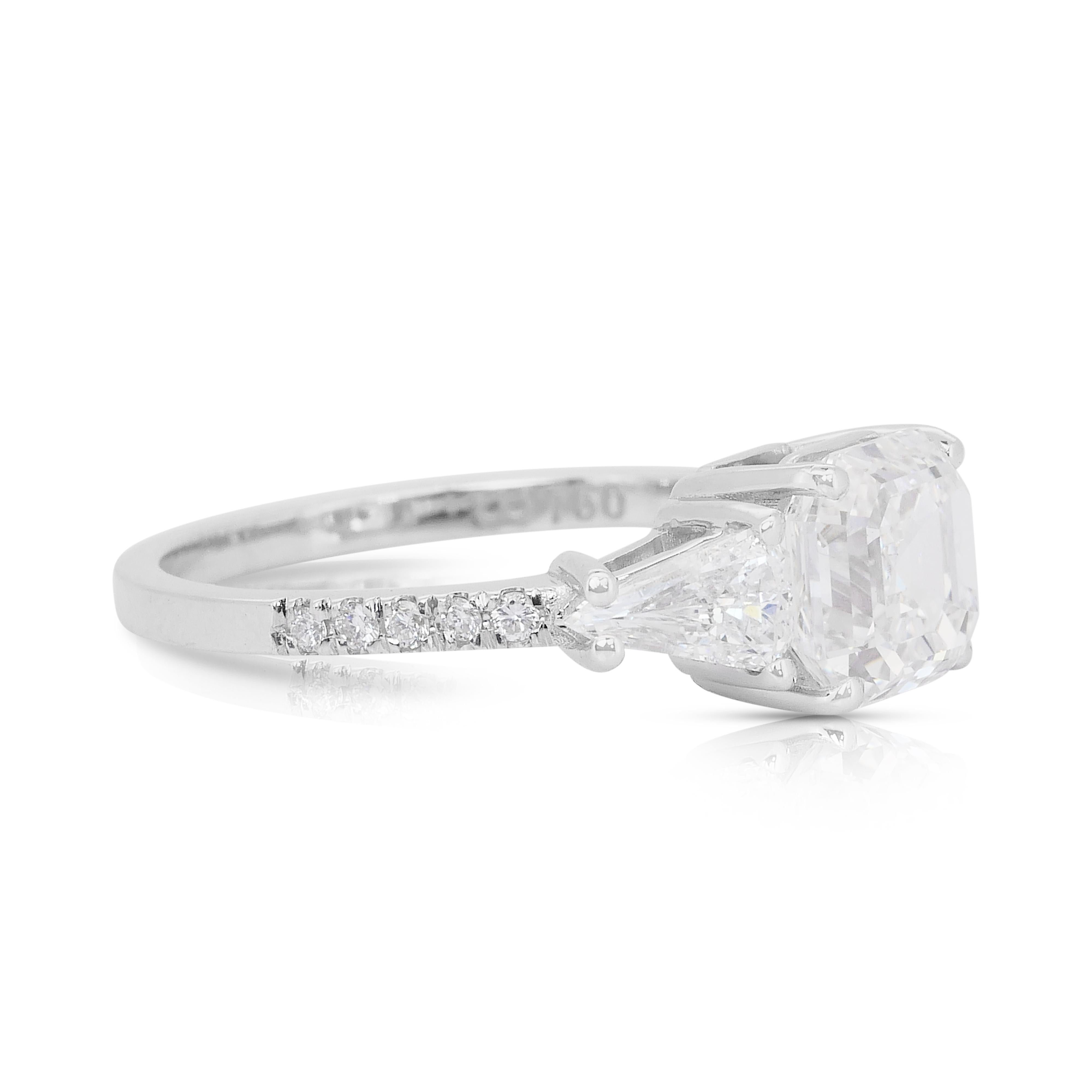 Luminous 2,70ct Diamanten Ring in 18k Weißgold - IGI zertifiziert

Dieser atemberaubende 2,70-karätige Diamantring aus leuchtendem 18-karätigem Weißgold ist ein Statement für pure Raffinesse. In seiner Mitte befindet sich ein Diamant im