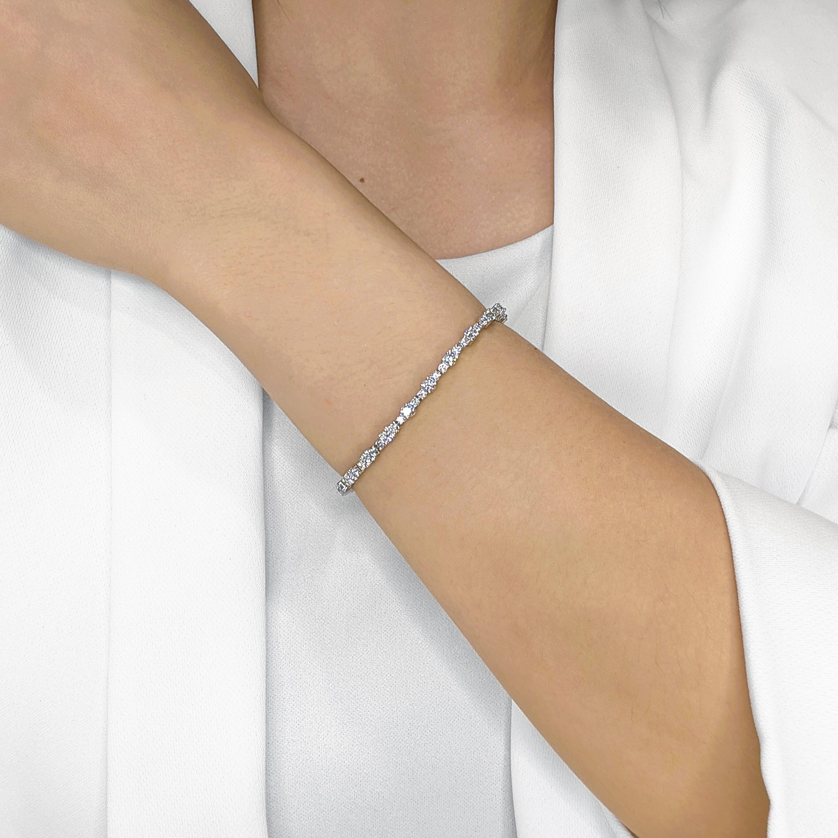 A true masterpiece of brilliance, this resplendent 2.73-carat natural diamond bracelet radiates sophistication and luxury. Crafted in 18K white gold, its 63 round brilliant diamonds, with G-H color and VS-SI clarity, shimmer with an exquisite fire,