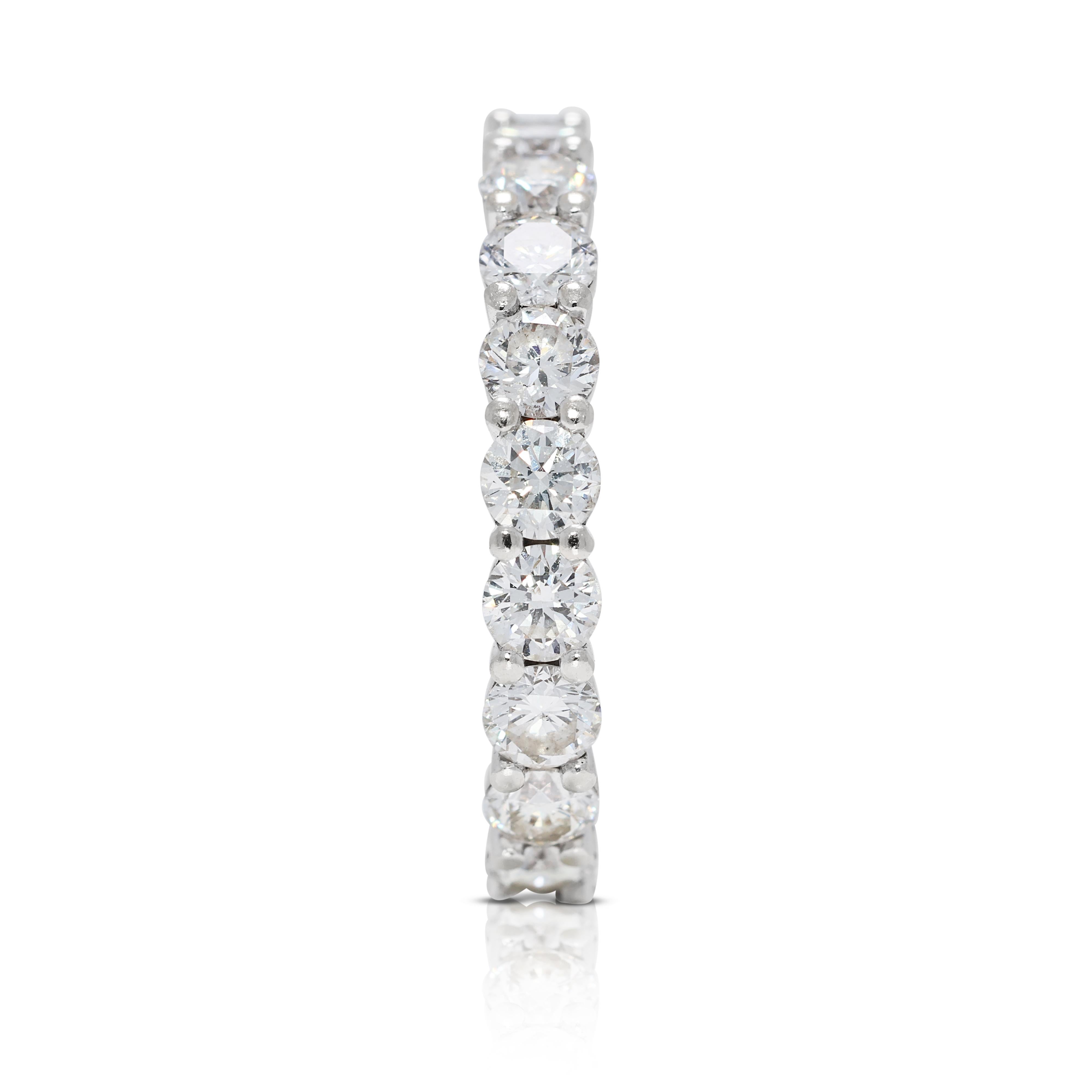 Taille ronde Bague lumineuse en or blanc 18 carats avec diamants naturels de 2 carats en vente