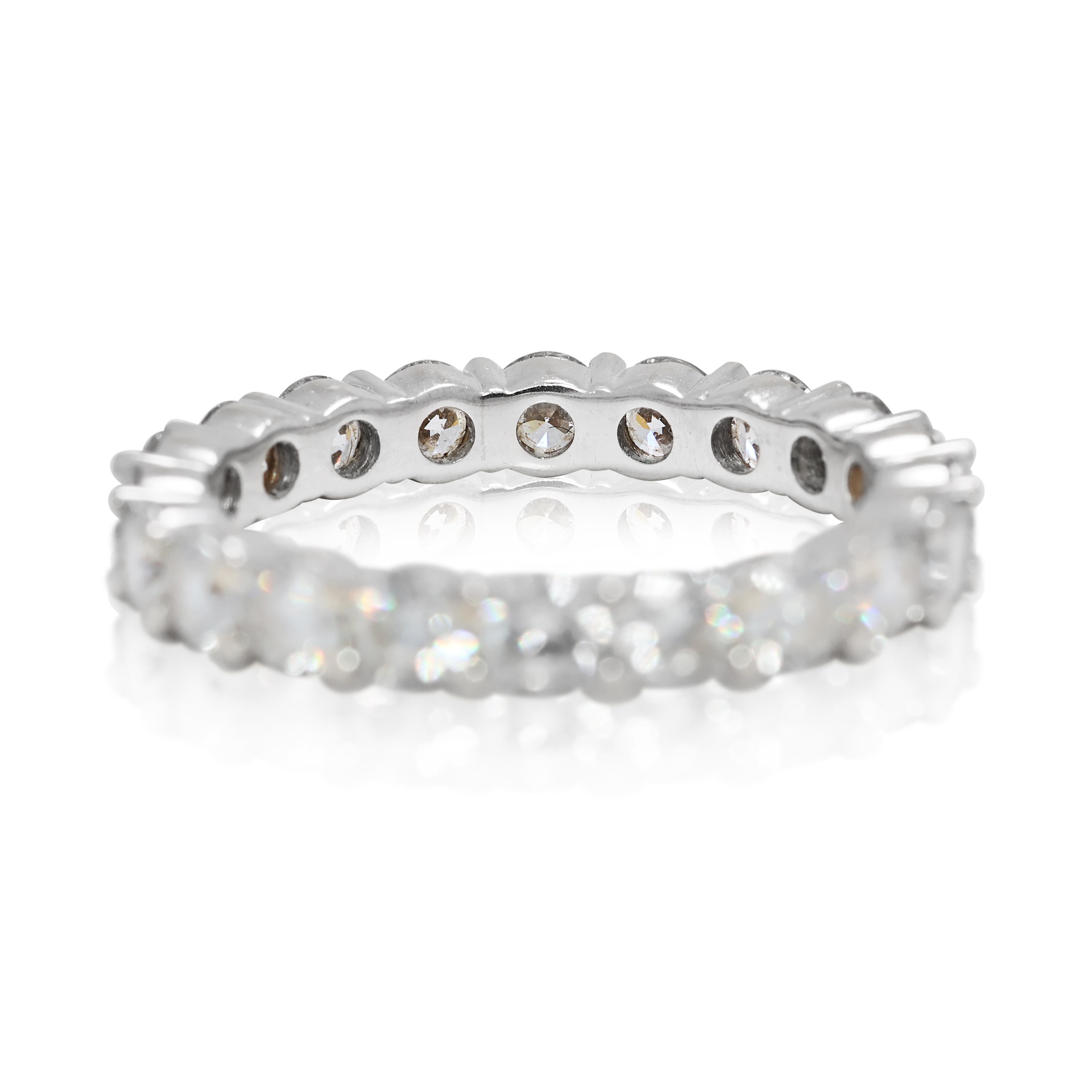 Bague lumineuse en or blanc 18 carats avec diamants naturels de 2 carats Pour femmes en vente