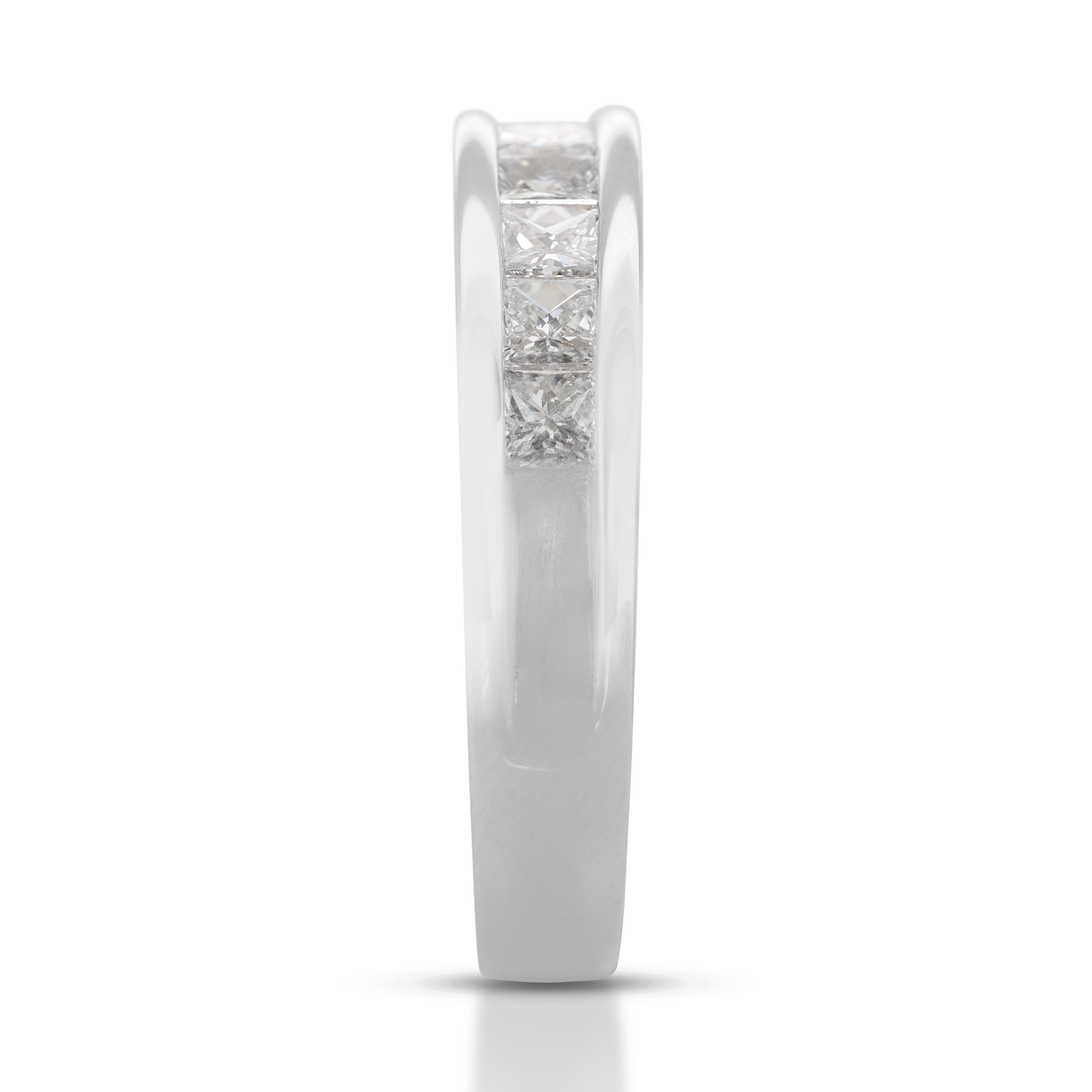 Women's Luminous 3.03 ct Princess Cut Diamond Pave Ring in Platinum - IGI Certified For Sale