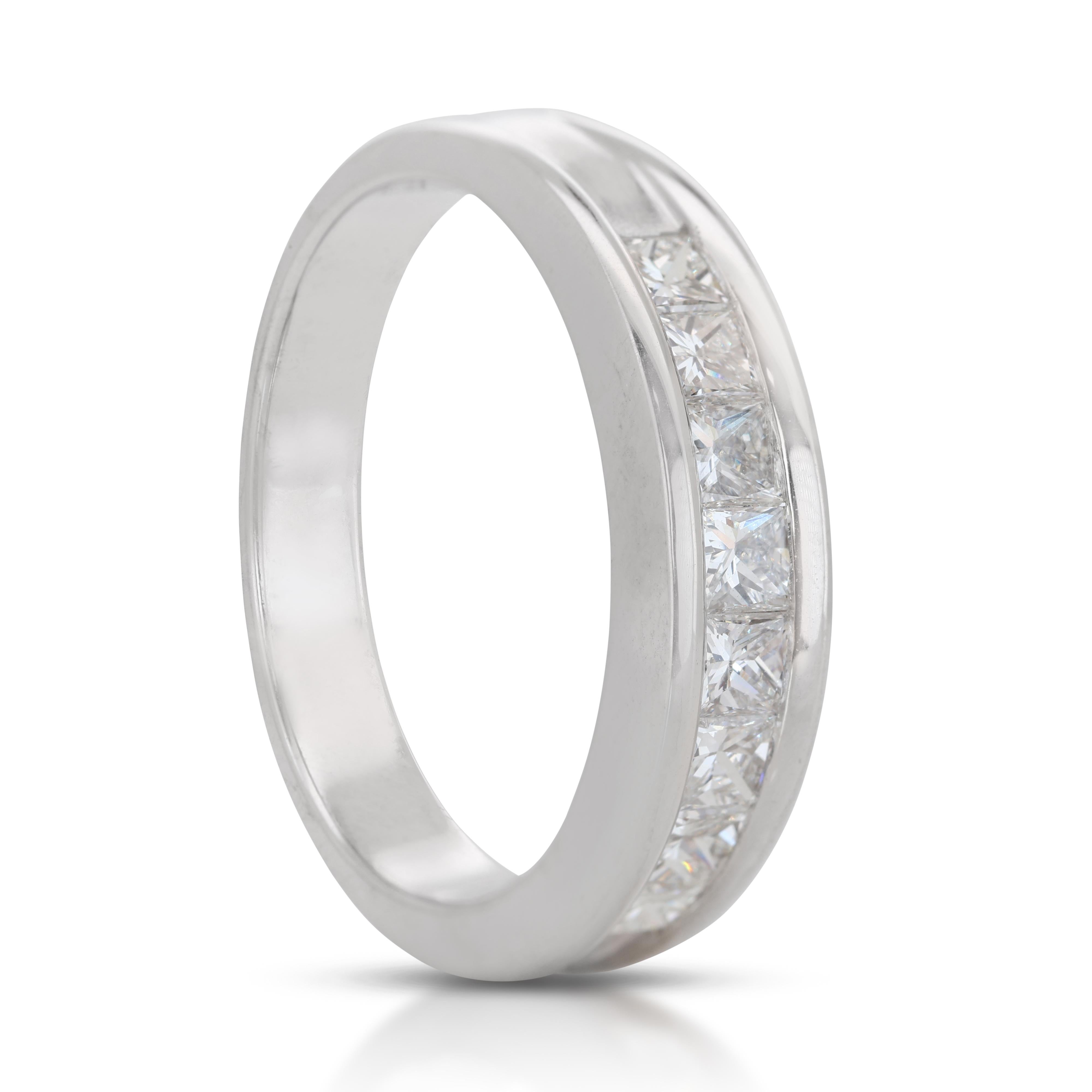 Luminous 3.03 ct Princess Cut Diamond Pave Ring in Platinum - IGI Certified For Sale 2