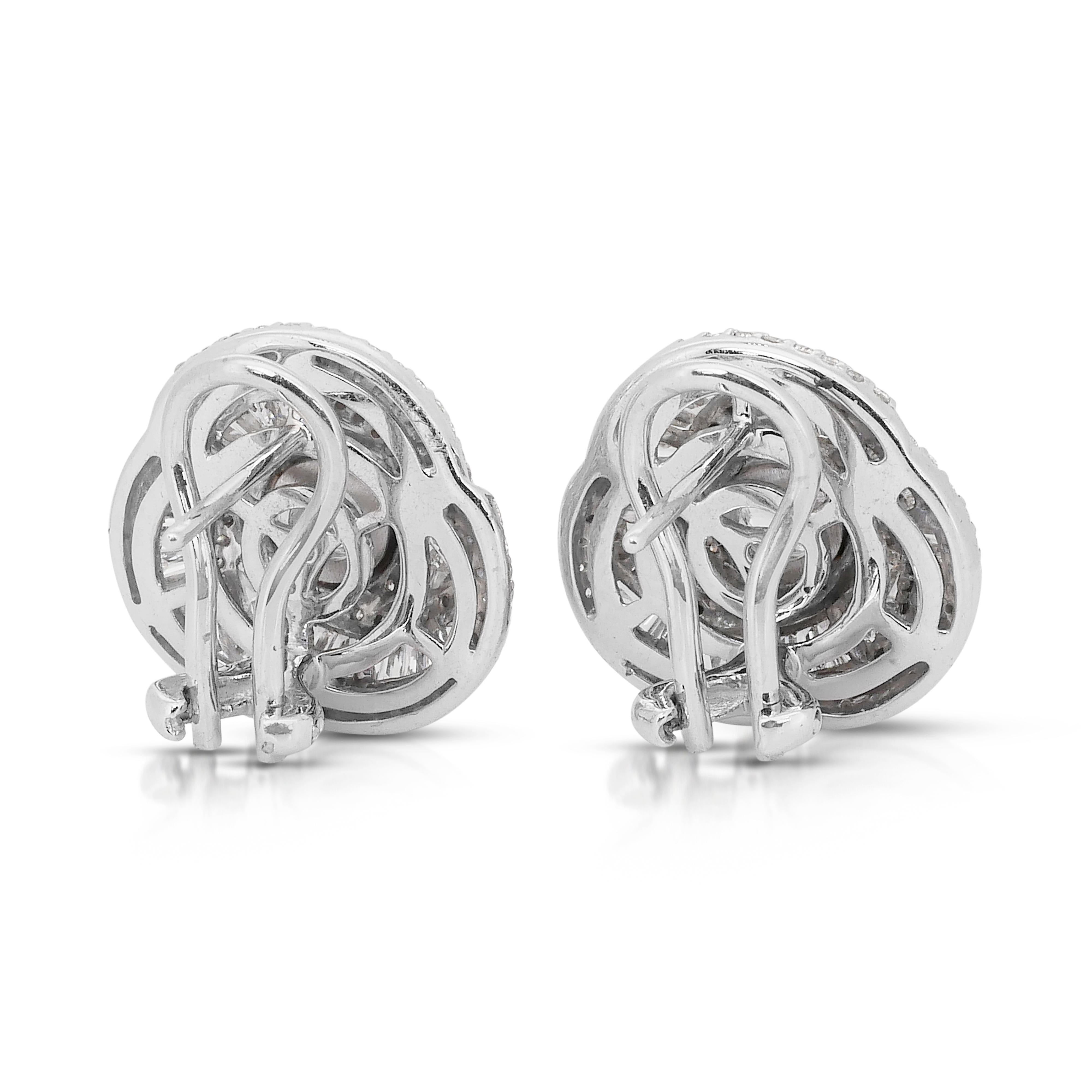 Boucles d'oreilles Luminous 3.67ct Diamonds in 18k White Gold - IGI Certified en vente 2