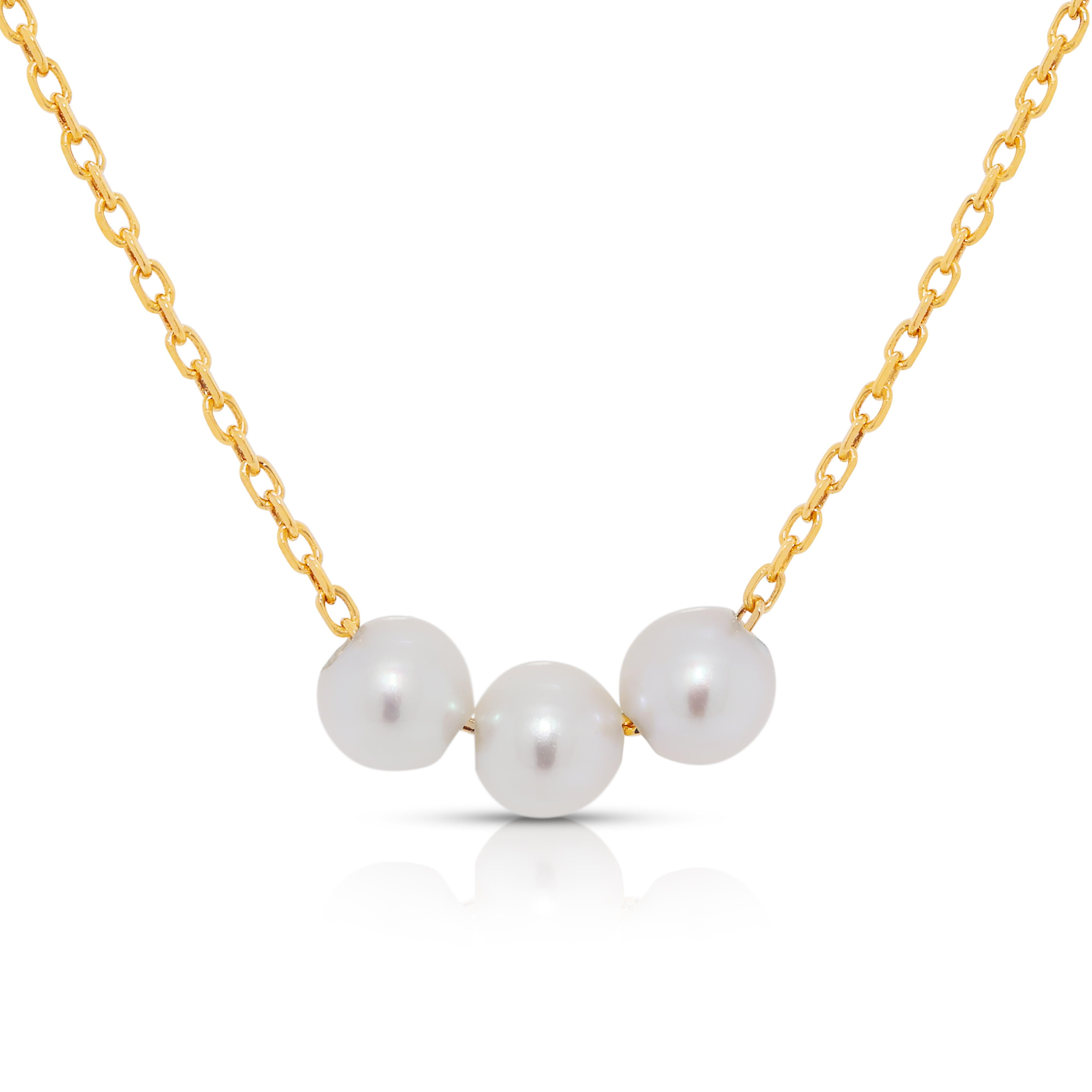 Luminous 3.8MM 3-Pearl Akoya Necklace in 18K Rose Gold For Sale 1