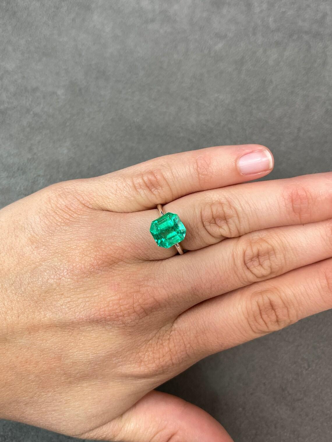 da uomo o donna Luminoso smeraldo colombiano verde di 4,75 carati 10x10 taglio Asscher in vendita