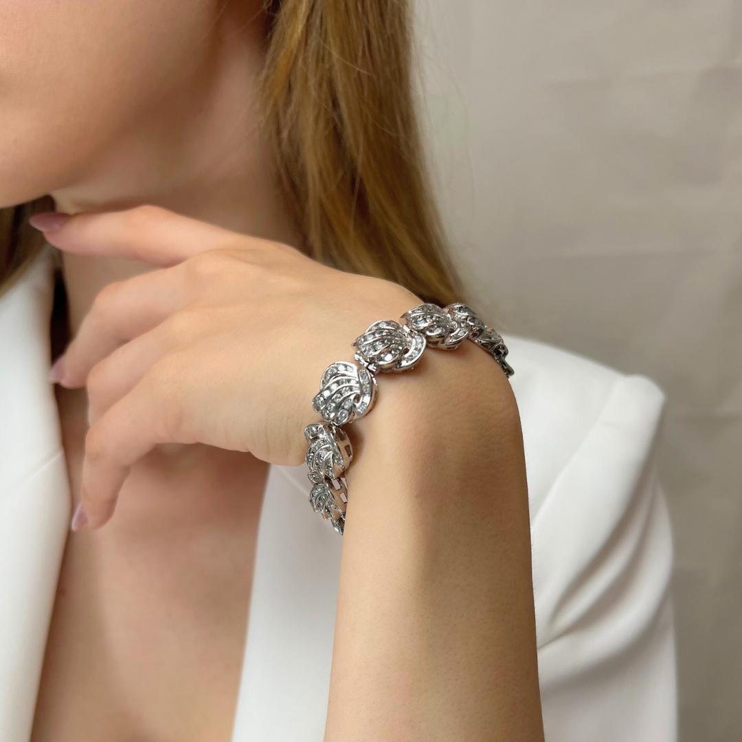 Luminous 7.60ct Diamonds Bracelet in 14k White Gold - IGI Certified For Sale 4