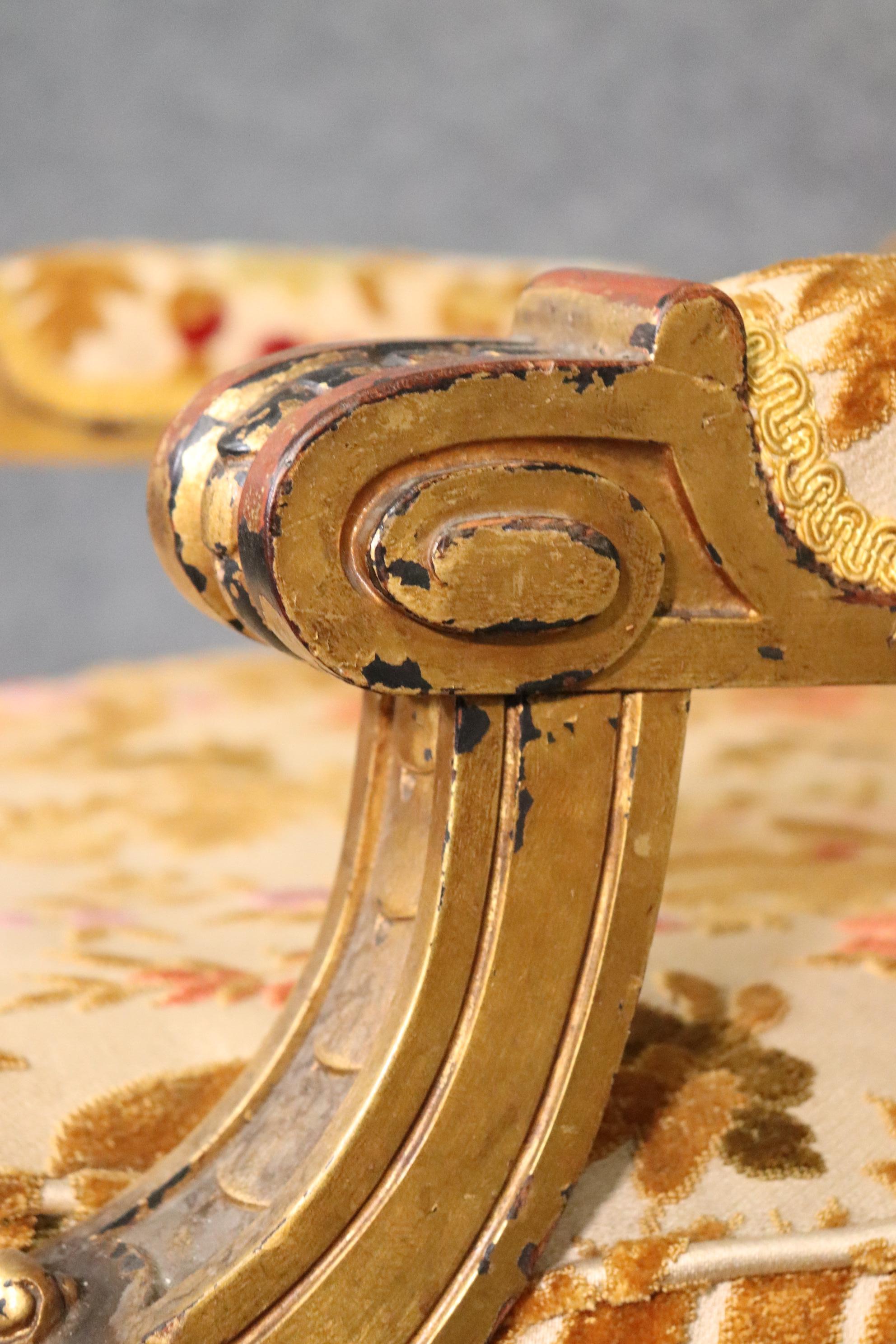 Fauteuil lumineux doré de style royal Louis XVI en vente 9