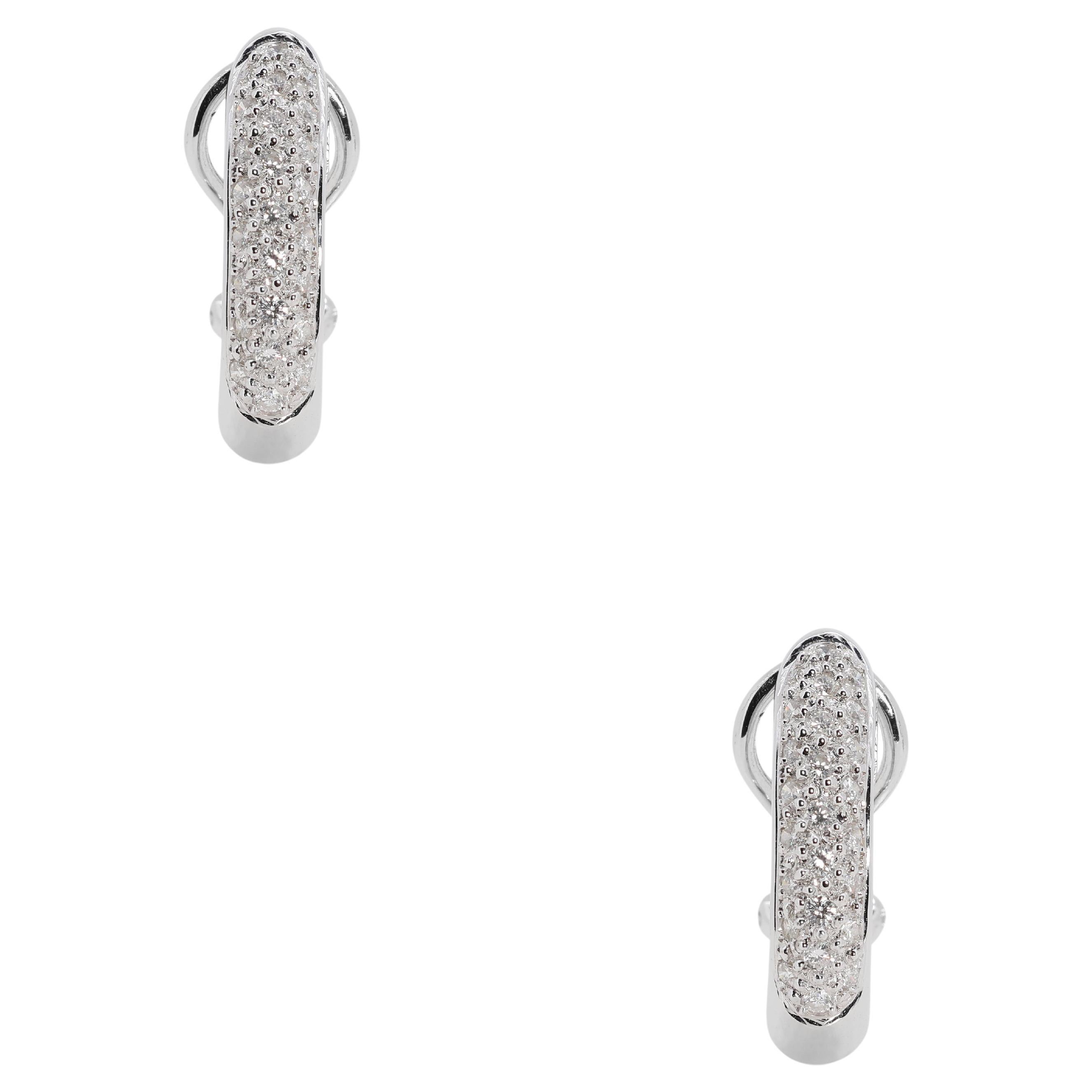 Pendientes luminosos de medio quilate de diamante natural en oro blanco de 18 quilates