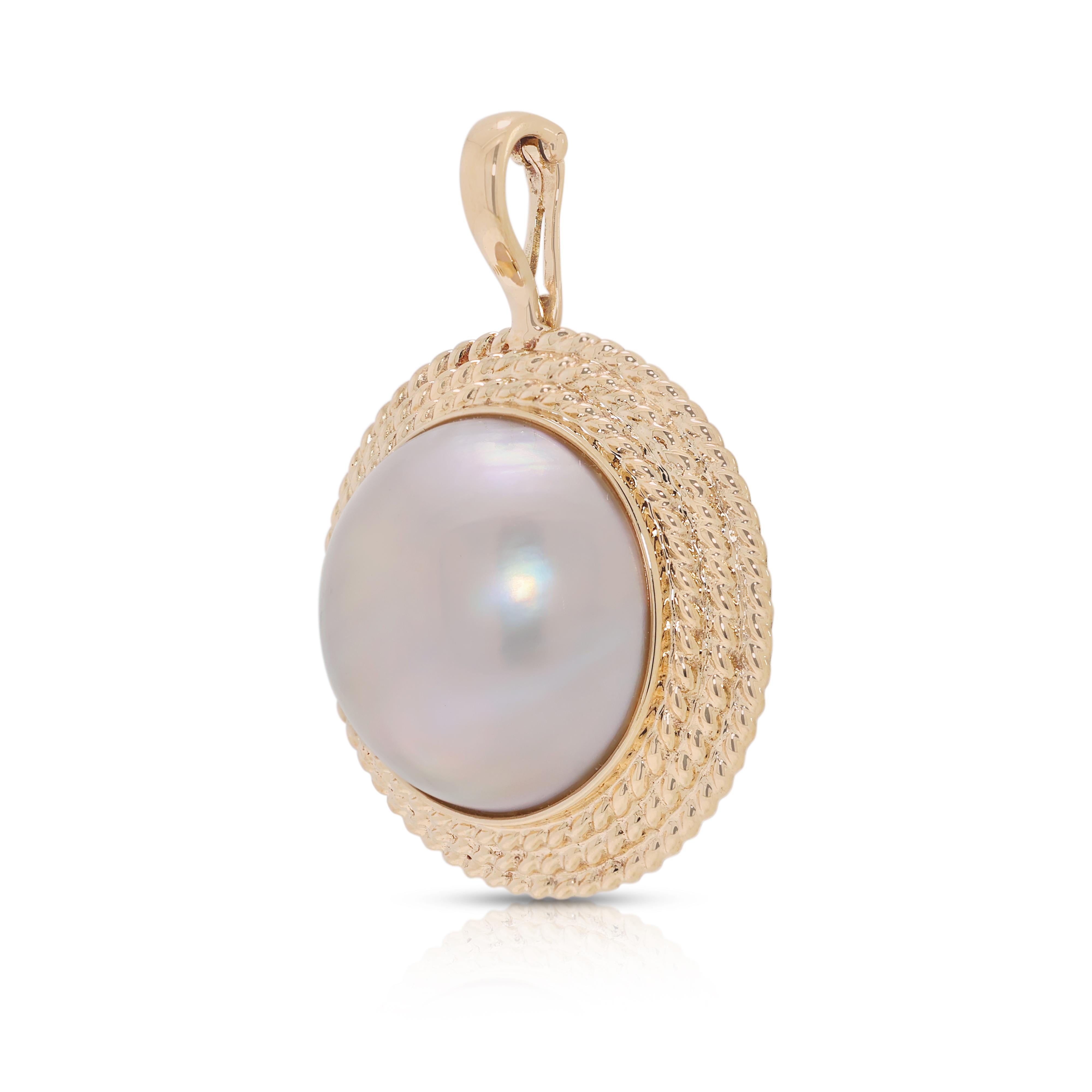 Luminöser Mabe Perlenanhänger aus 14K Gelbgold (nur Anhänger) (Rundschliff) im Angebot