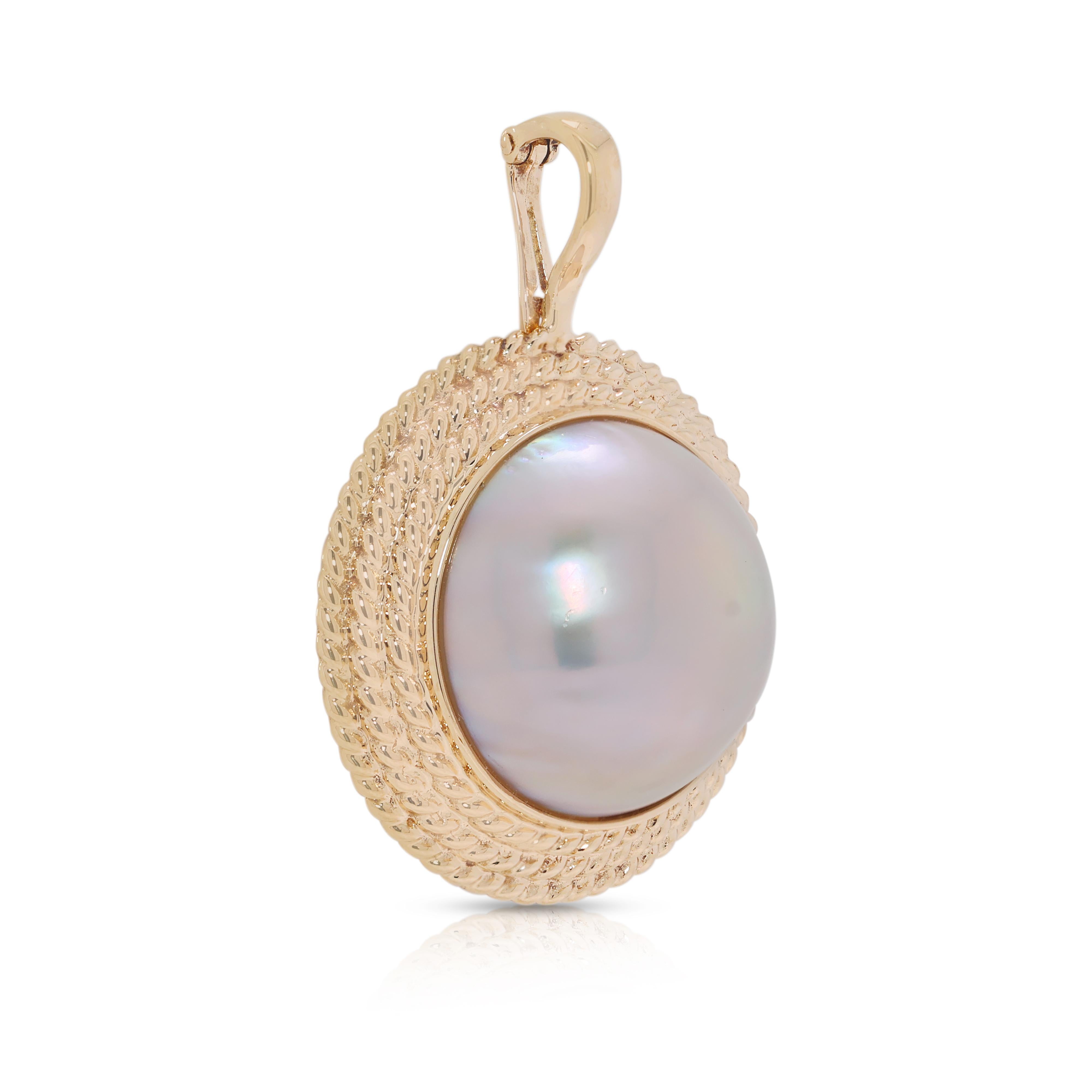 Luminöser Mabe Perlenanhänger aus 14K Gelbgold (nur Anhänger) im Zustand „Hervorragend“ im Angebot in רמת גן, IL