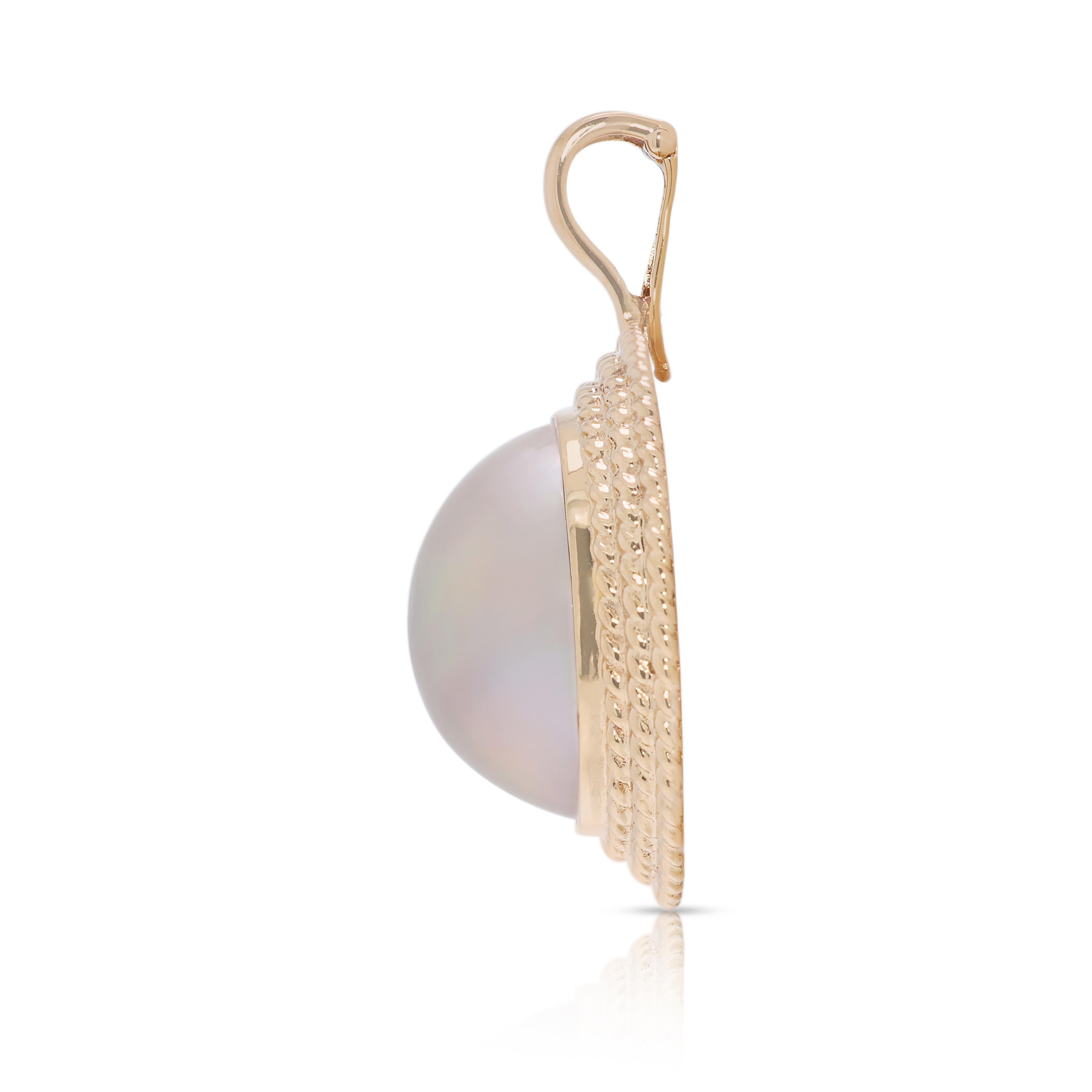 Luminöser Mabe Perlenanhänger aus 14K Gelbgold (nur Anhänger) Damen im Angebot