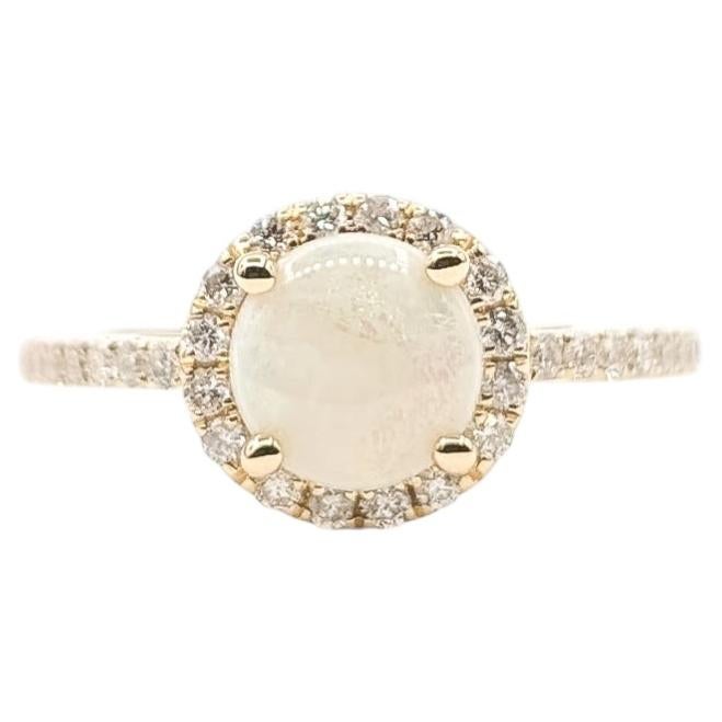 Luminous Opal & Diamond Halo Ring en or jaune 14k en vente