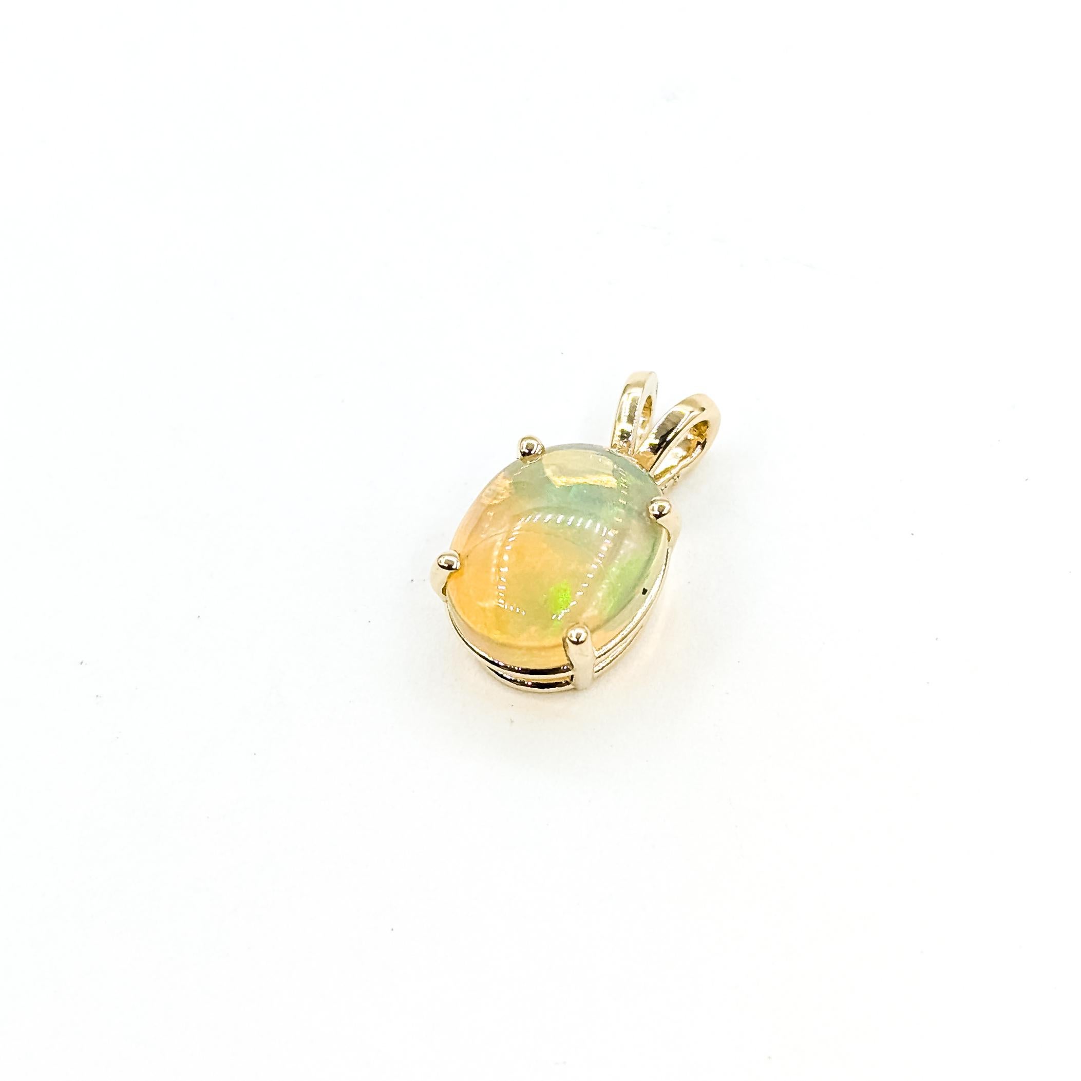 Contemporain Pendentif Luminous Opal en or jaune 14k en vente
