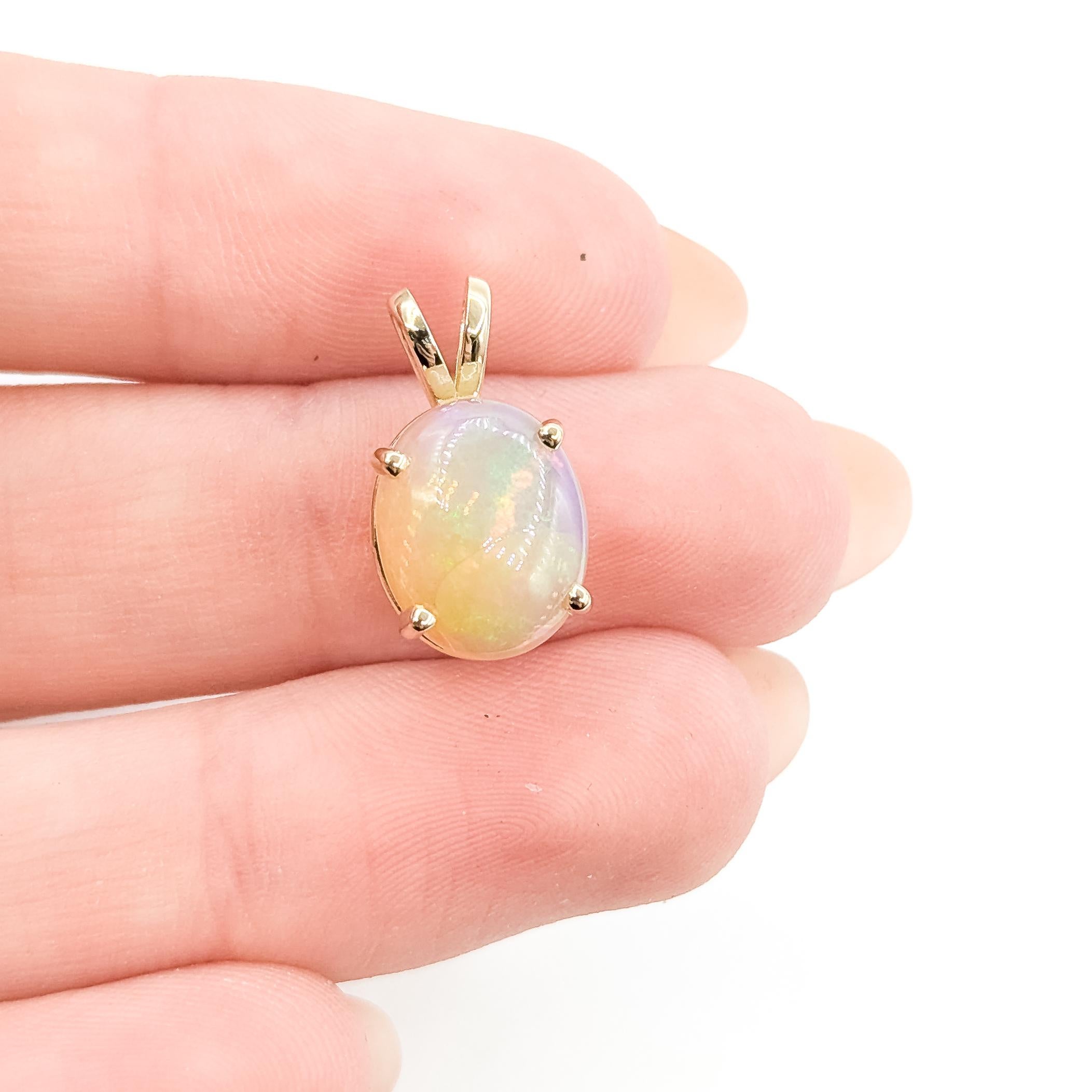 Taille cabochon Pendentif Luminous Opal en or jaune 14k en vente