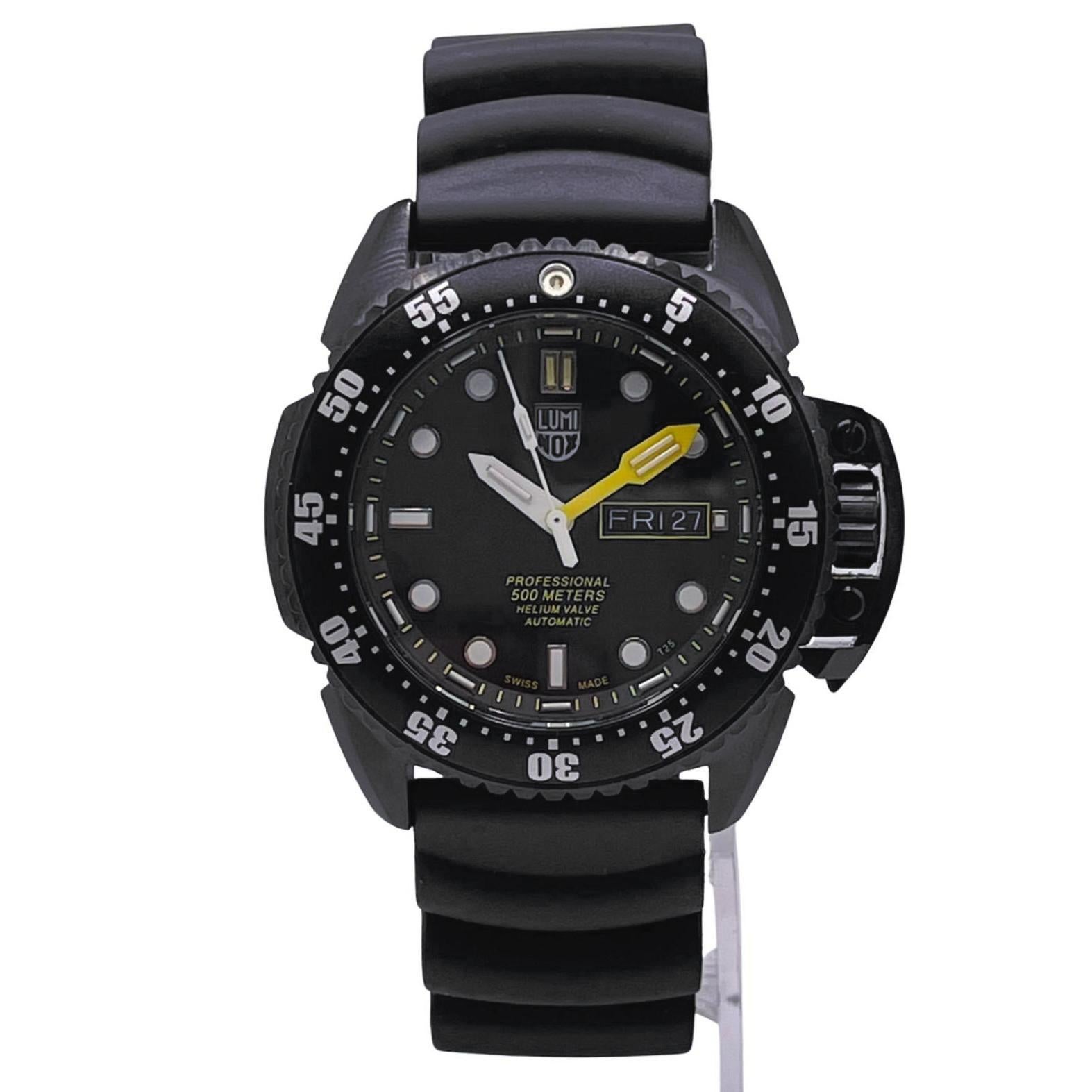 Display model Luminox Deep Dive Men's Watch XS.1521. The Watch has insignificant marks on the Bezel and Case from Storing. This Timepiece is Powered by Mechanical (Automatic) Movement and features: PVD Coated Stainless Steel Case with a Black Rubber
