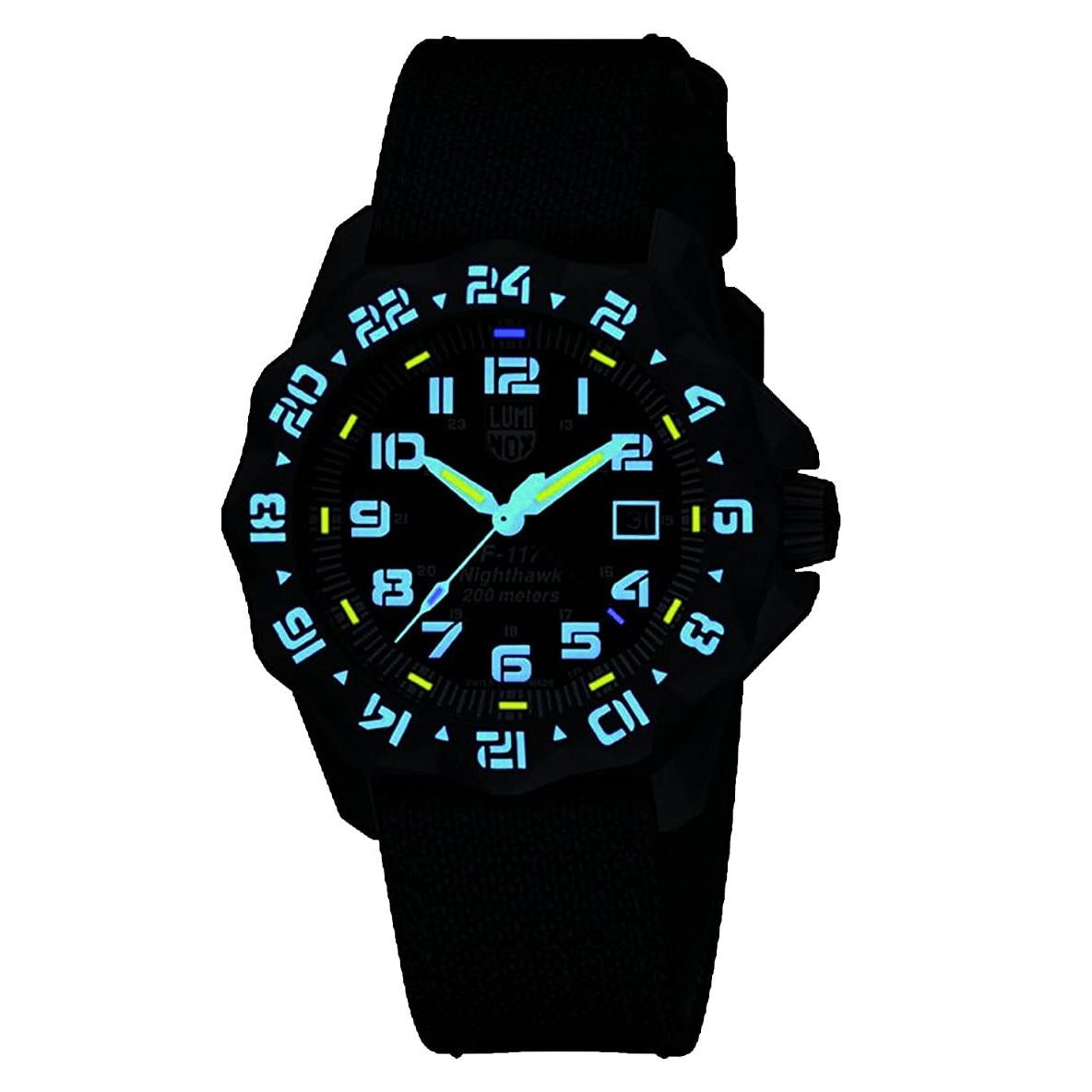 Luminox F-117 Nighthawk Pilot GMT Stahl Schwarzes Zifferblatt Quarz Herrenuhr XA.6421 im Zustand „Neu“ in New York, NY