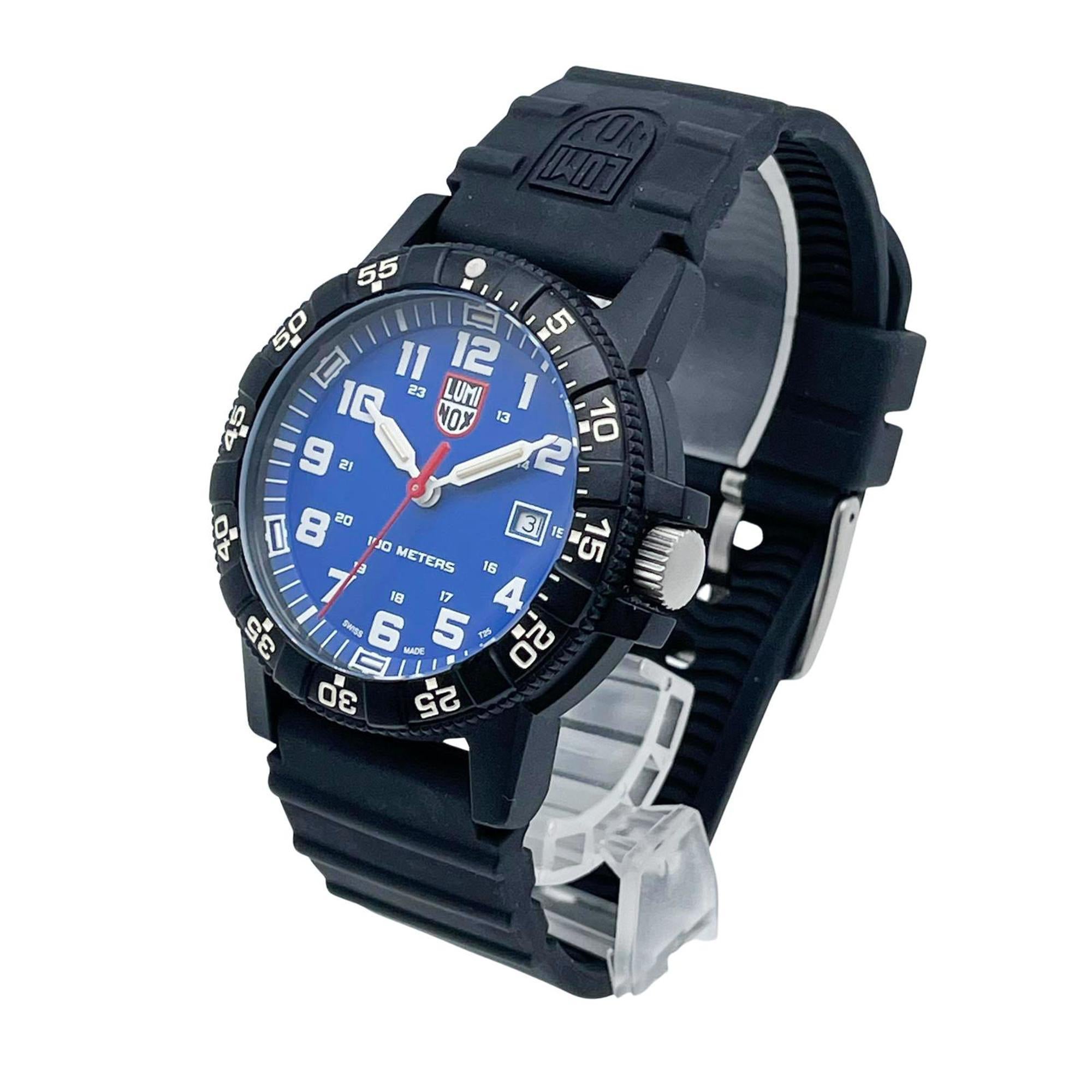 This Luminox is a pre-owned quartz men's watch. It has marks and scratches on the case and bezel. No original box and papers are included. 

Comes with a presentation box and authenticity card.  Brand: Luminox  Type: Wristwatch  Department: Men 