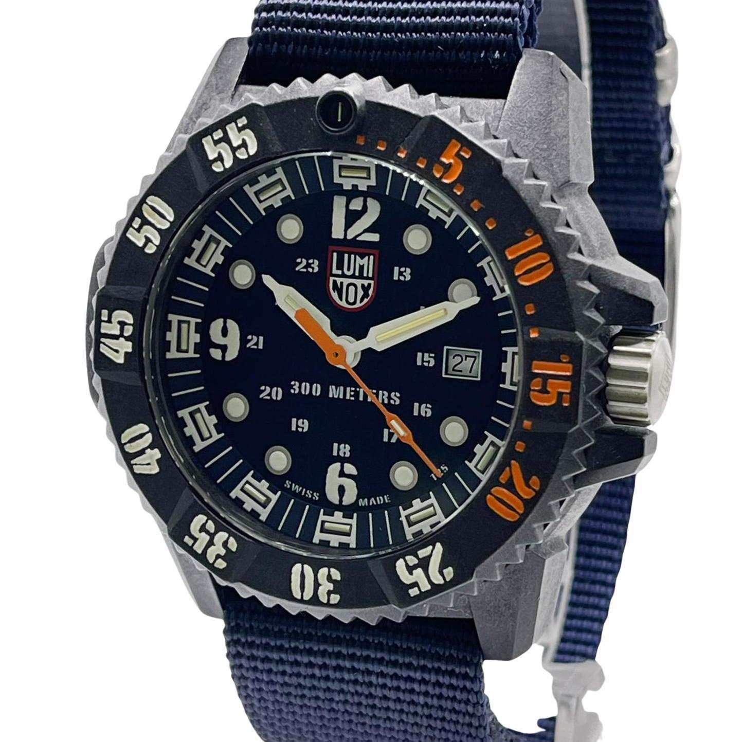Pre-owned Luminox Master Carbon Seal Quartz Watch XS.3803.C. Timepiece has minor scratches and marks on the case and a dent on the lug. Original Box and Papers are not Included. Comes with the seller's Box and the seller's Authenticity Card.

Brand: