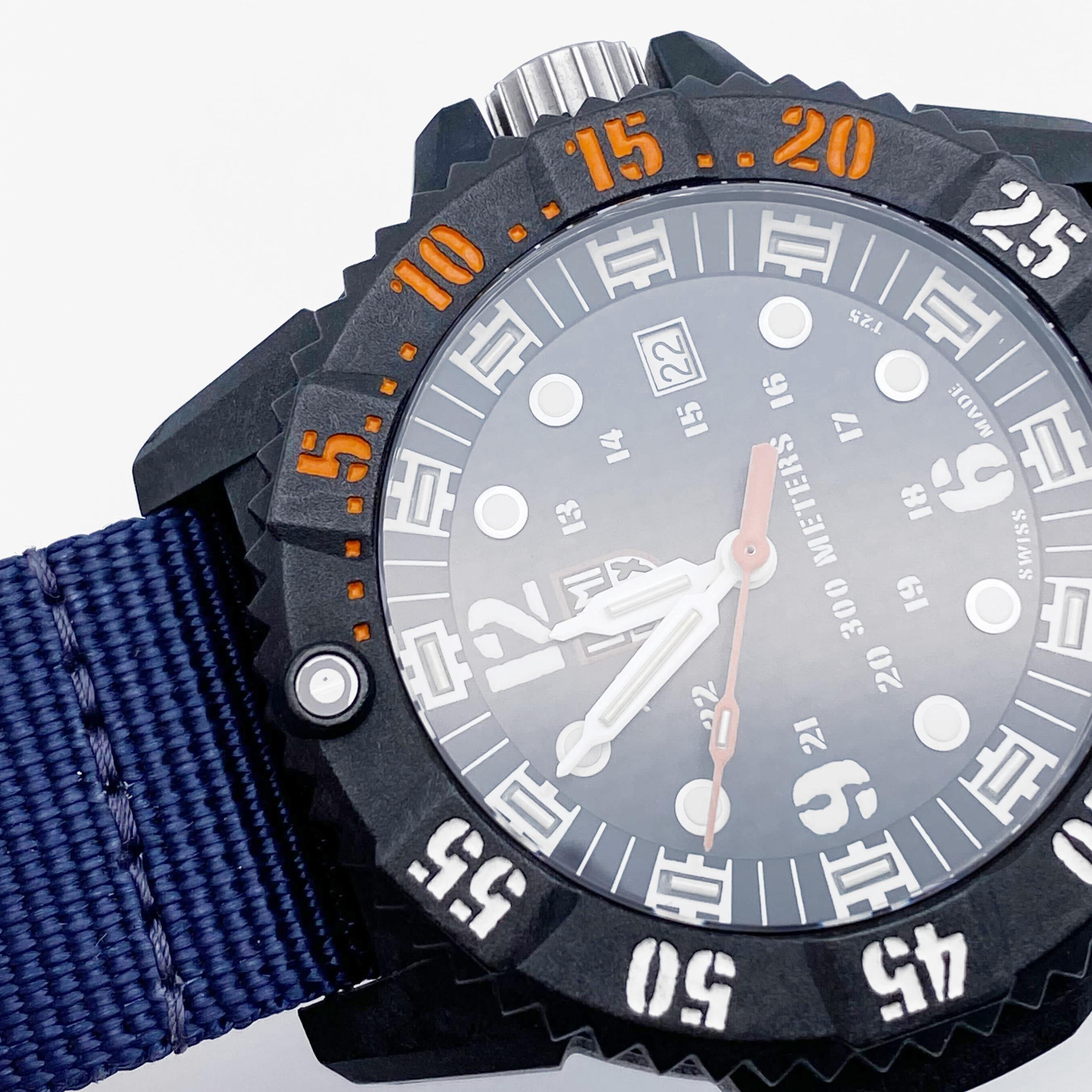 Luminox Master Carbon Seal 300m Blue Dial Quartz Mens Watch XS.3803.C In Good Condition In New York, NY