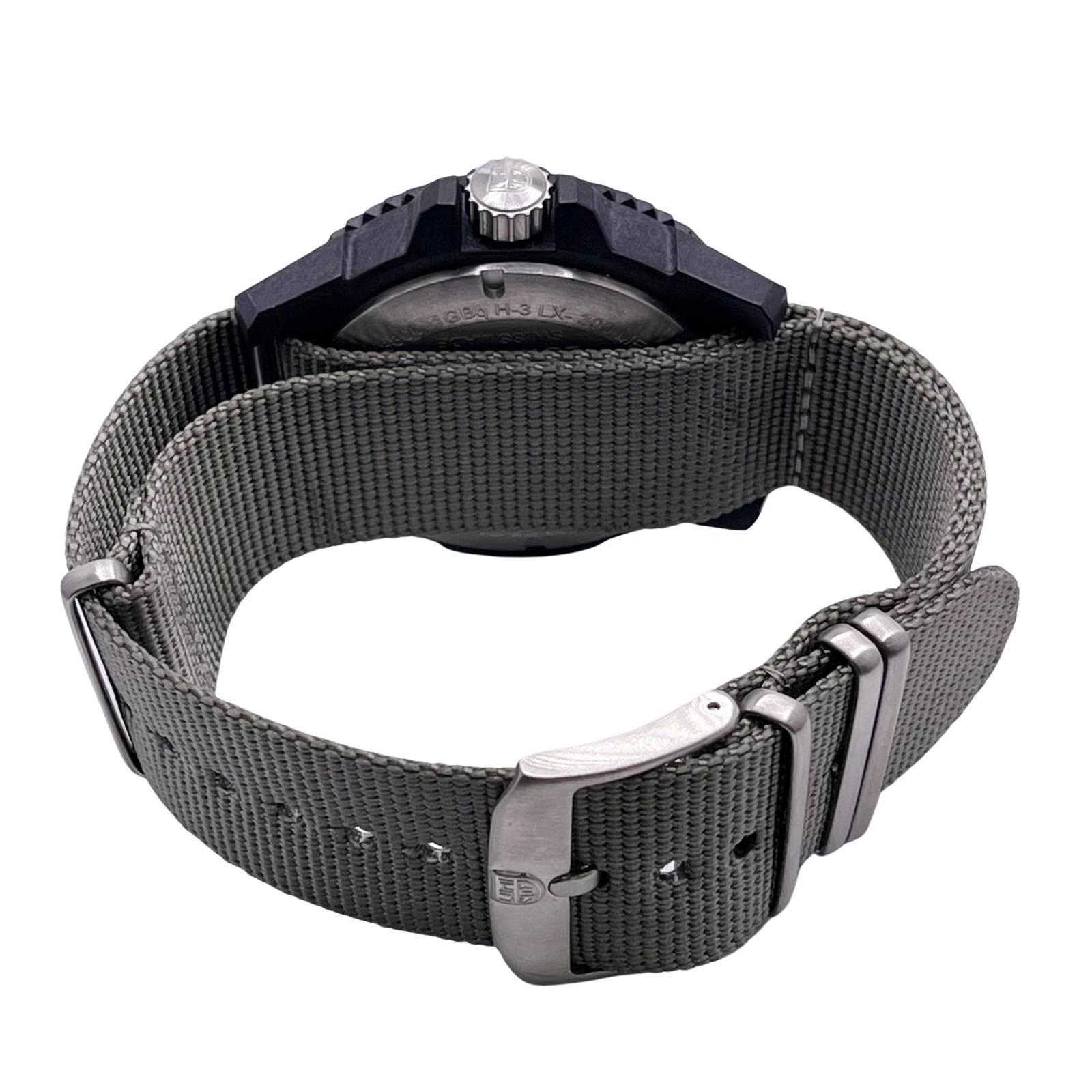 Luminox Master Carbon Seal Graues Zifferblatt Nylonband Quarz Herrenuhr XS.3802 für Damen oder Herren