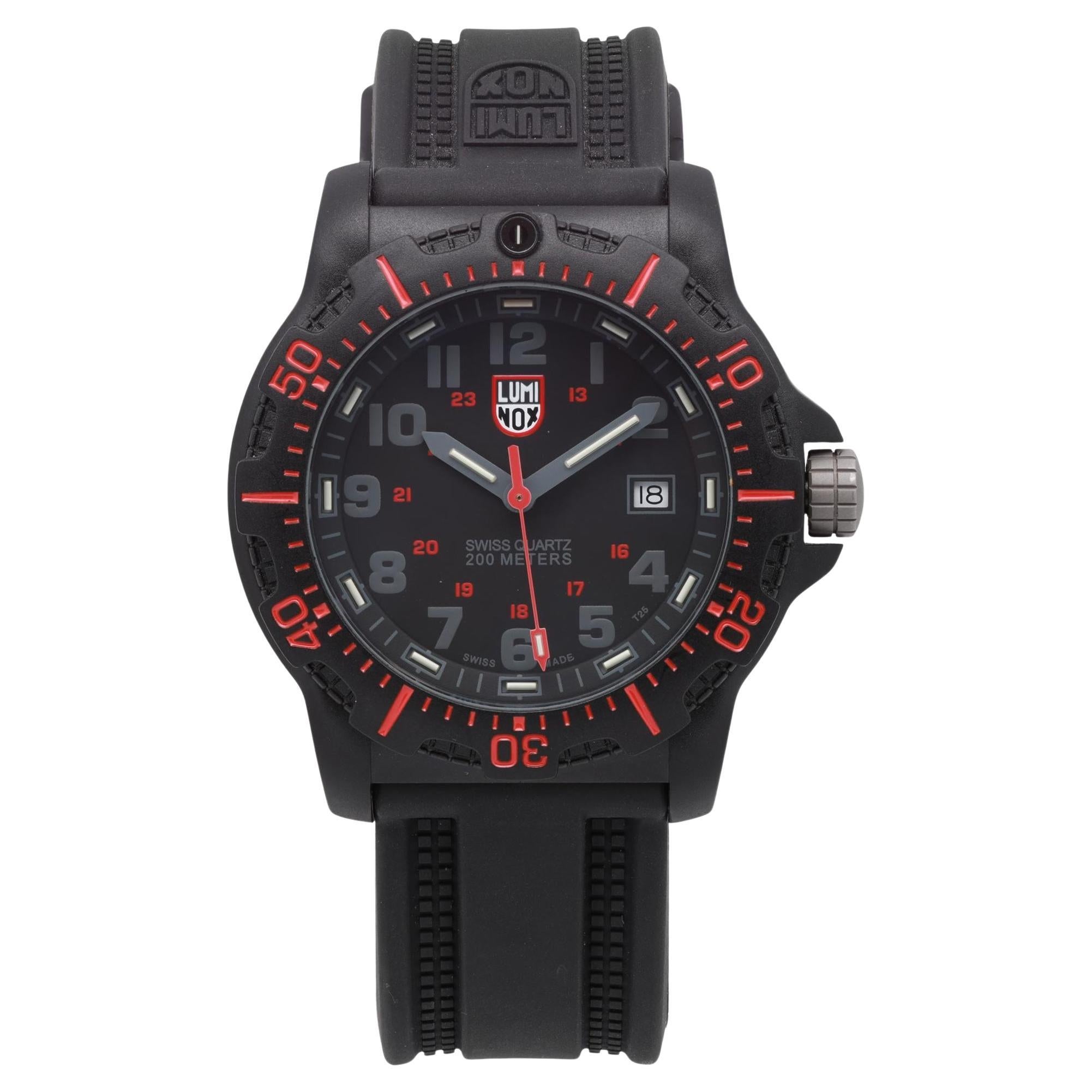 Luminox Marineblaue Herrenuhr mit schwarzem Siegel und schwarzem OPS Carbonox Zifferblatt XL.8815