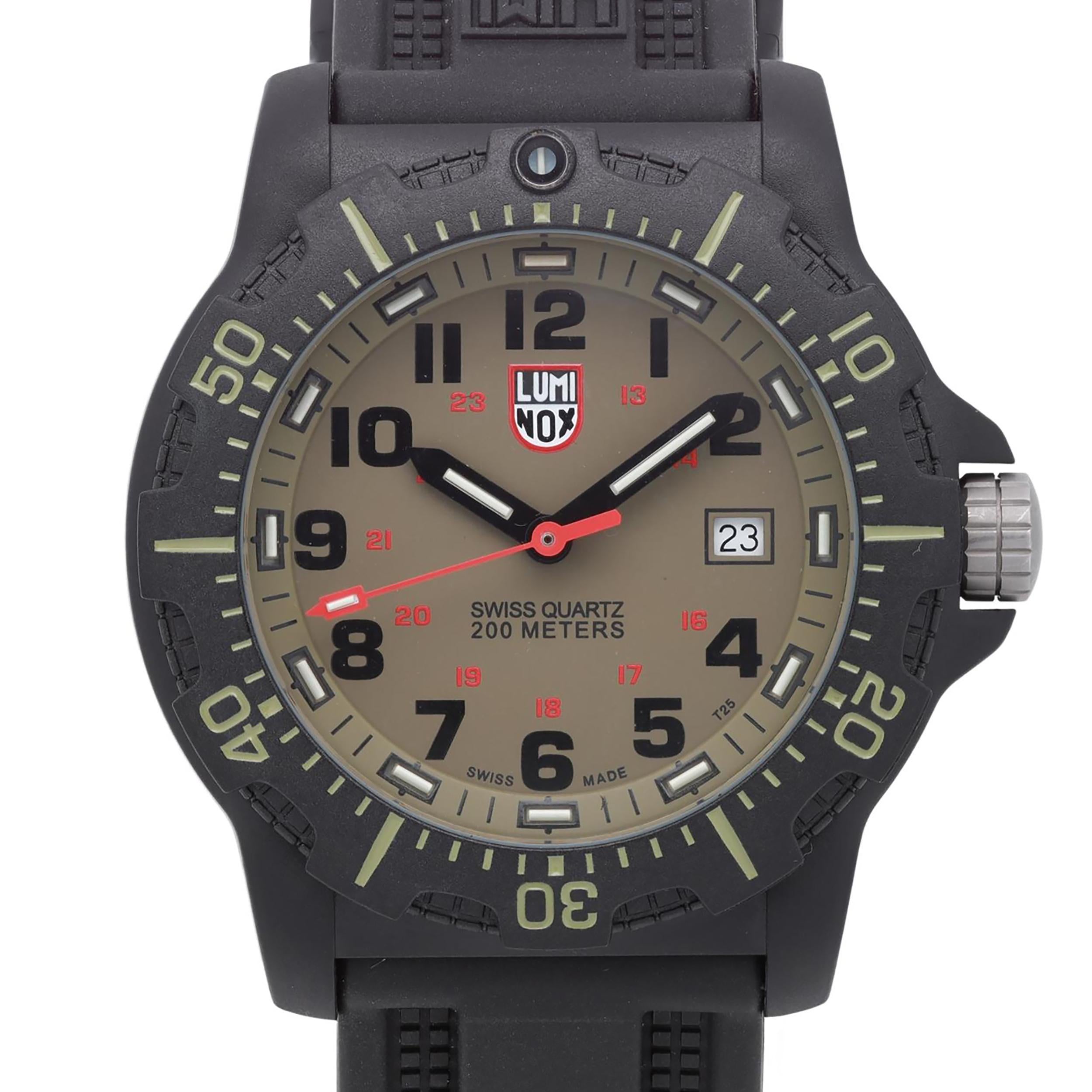 Display model. A few micro marks on the case and crown. Comes with an original box and the seller's warranty card. 

Brand: Luminox  Type: Wristwatch  Department: Men  Model Number: XL.8813  Country/Region of Manufacture: Switzerland  Style: