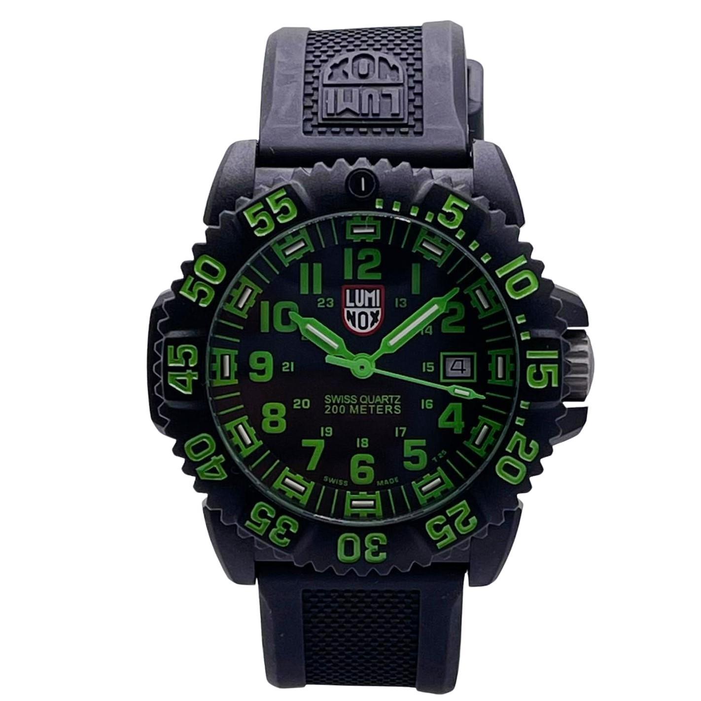 Display model. The watch may have micro marks from store handling. Comes with an original box but no paper is included.

Brand: Luminox  Type: Wristwatch  Department: Men  Model Number: XS.3067  Country/Region of Manufacture: Switzerland  Style: