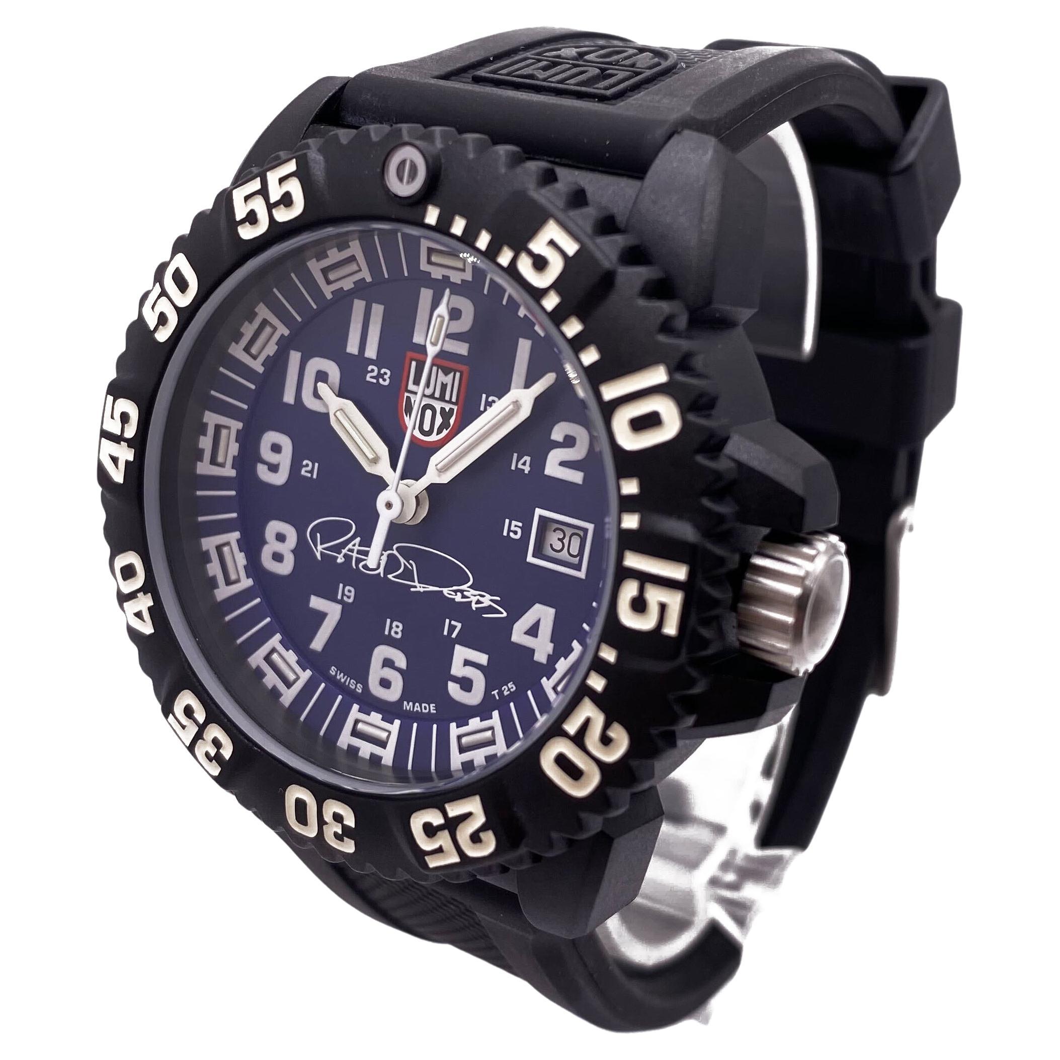Luminox Razor Dobbs 3050 Series 44mm Carbon Blue Dial Quartz Watch  XS.3054.RD For Sale at 1stDibs | razor dobbs watch, luminox 3050/3950,  luminox 2050