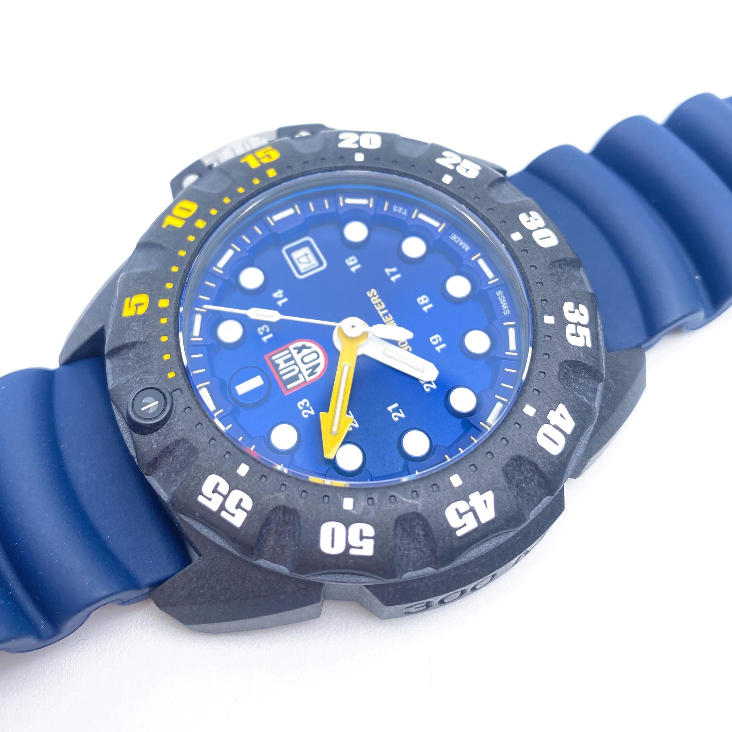 Men's Luminox Scott Cassell Deep Dive Carbon Blue Dial Mens Quartz Watch XS.1553