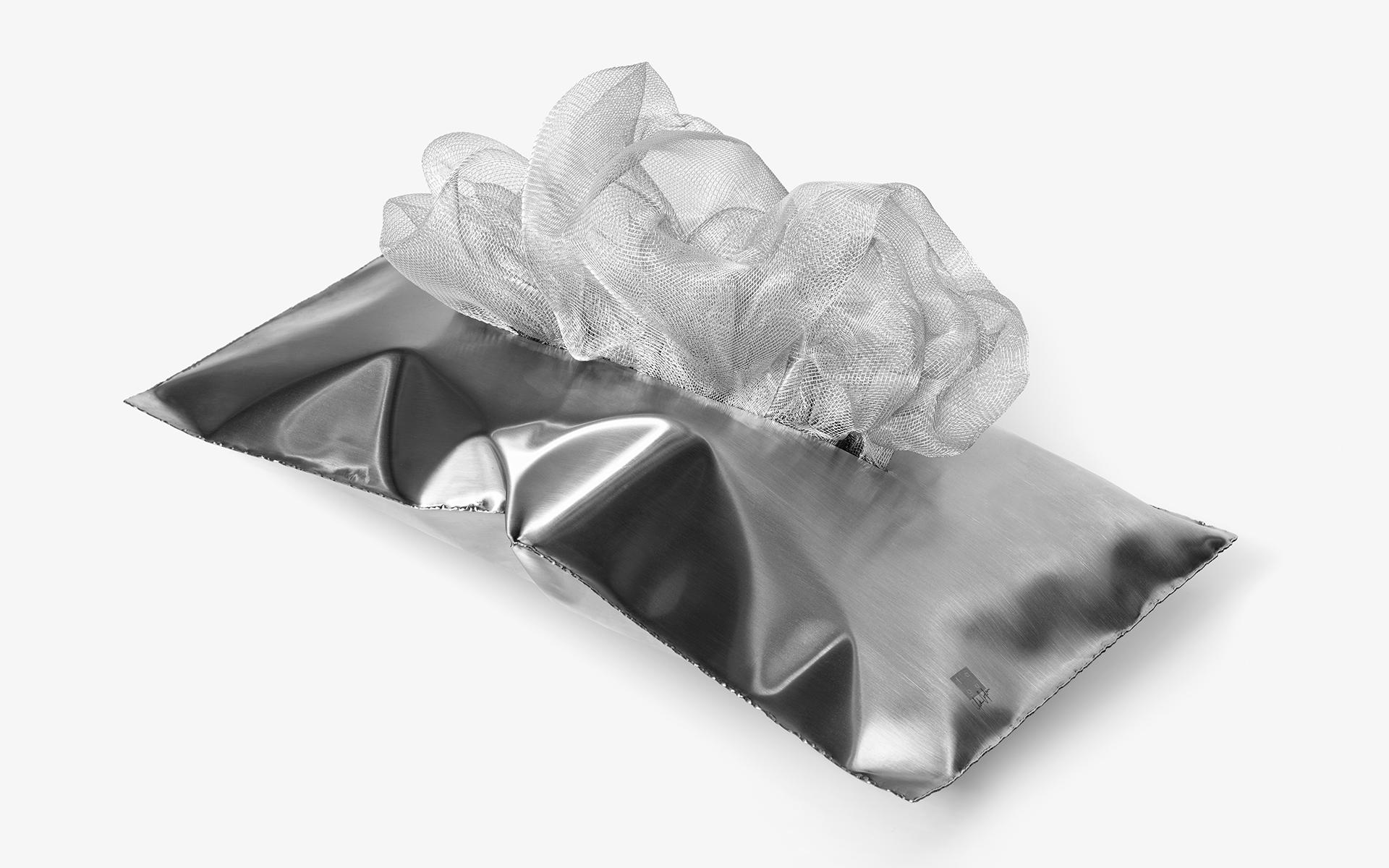 Lampada da tavolo Lumo a cuscino in acciaio inossidabile con LED e scultura a filo ispirata alle piume in vendita 10