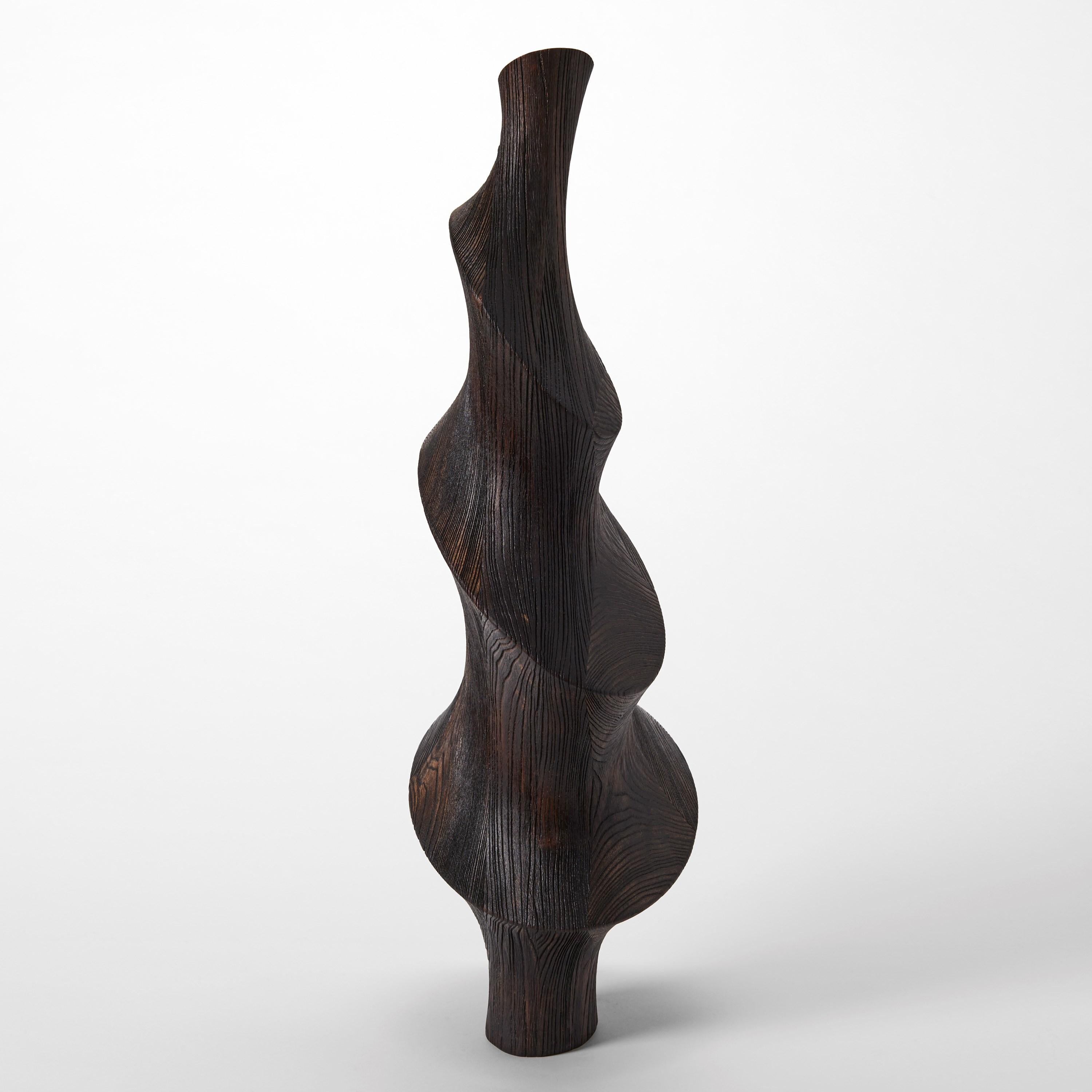 Organico moderno Lun 0.2, una scultura in legno scuro con nervature di frassino e interno arancione di Donald Baugh in vendita