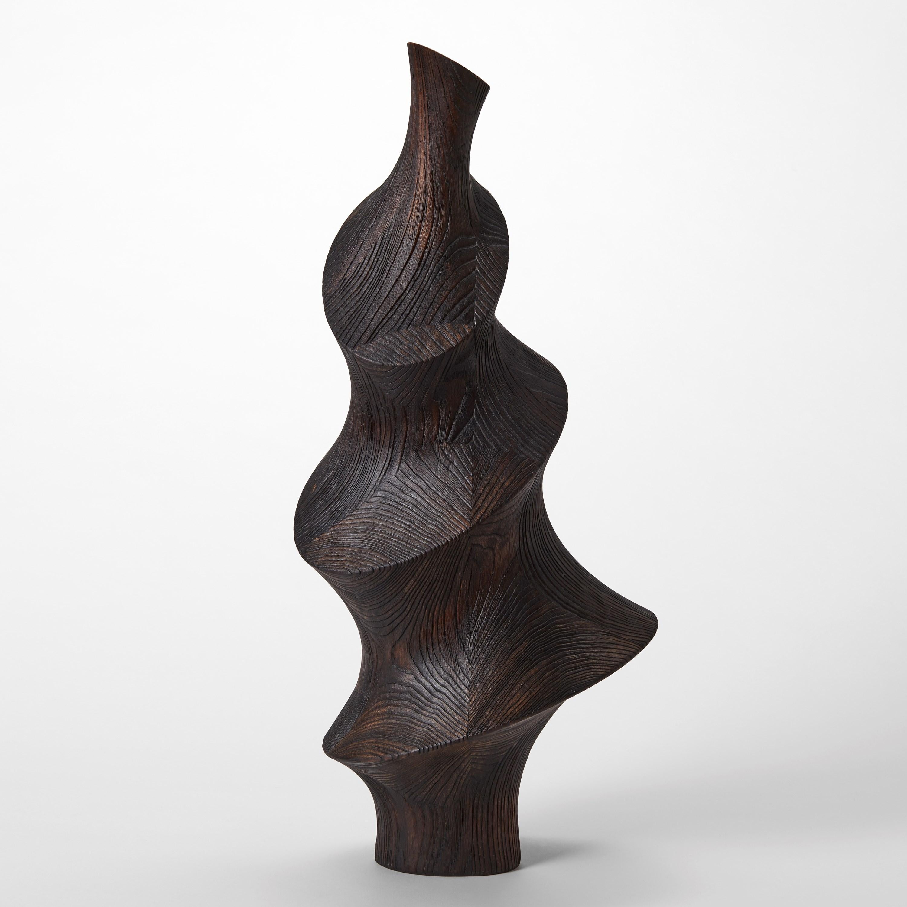 Britannico Lun 0.2, una scultura in legno scuro con nervature di frassino e interno arancione di Donald Baugh in vendita