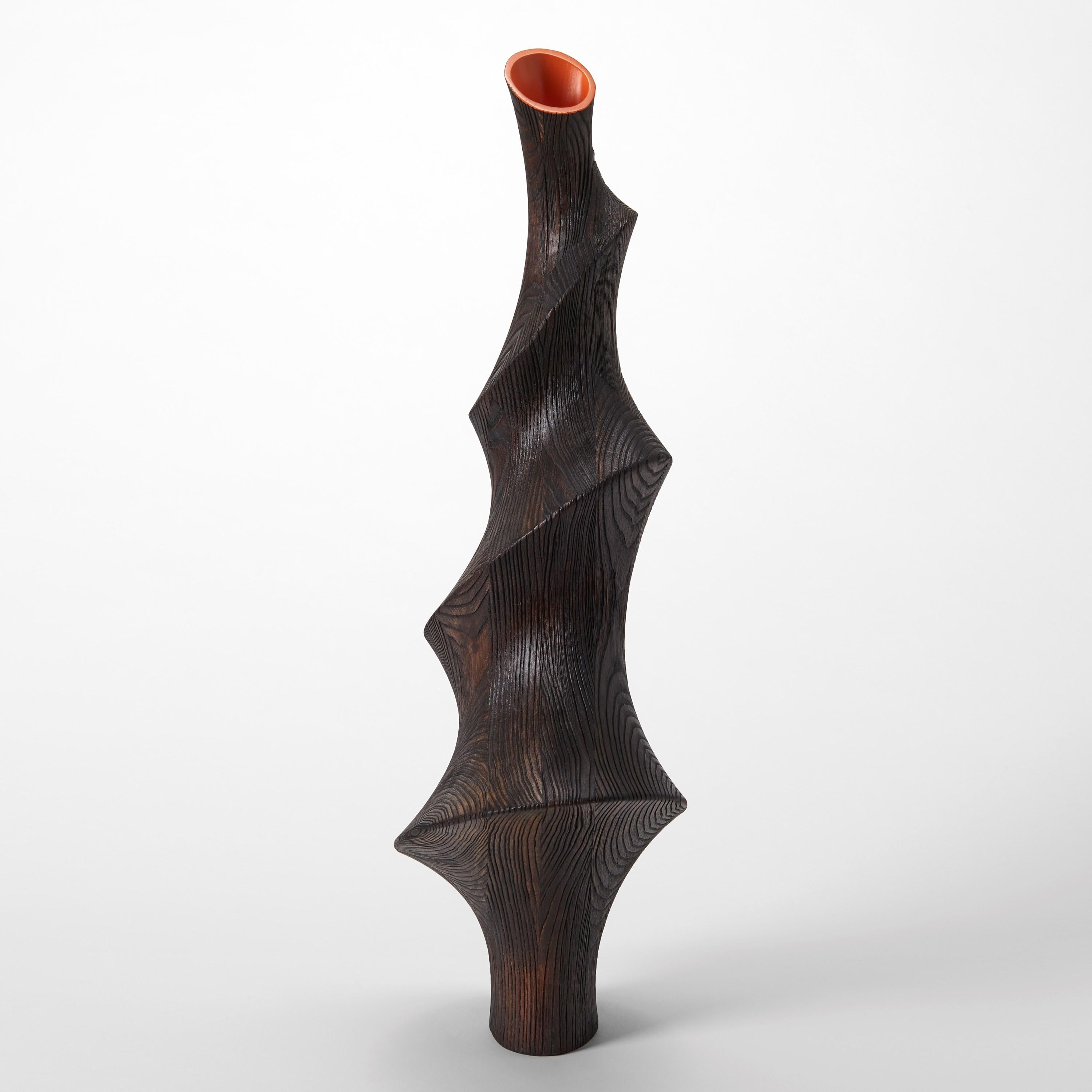 Fatto a mano Lun 0.2, una scultura in legno scuro con nervature di frassino e interno arancione di Donald Baugh in vendita