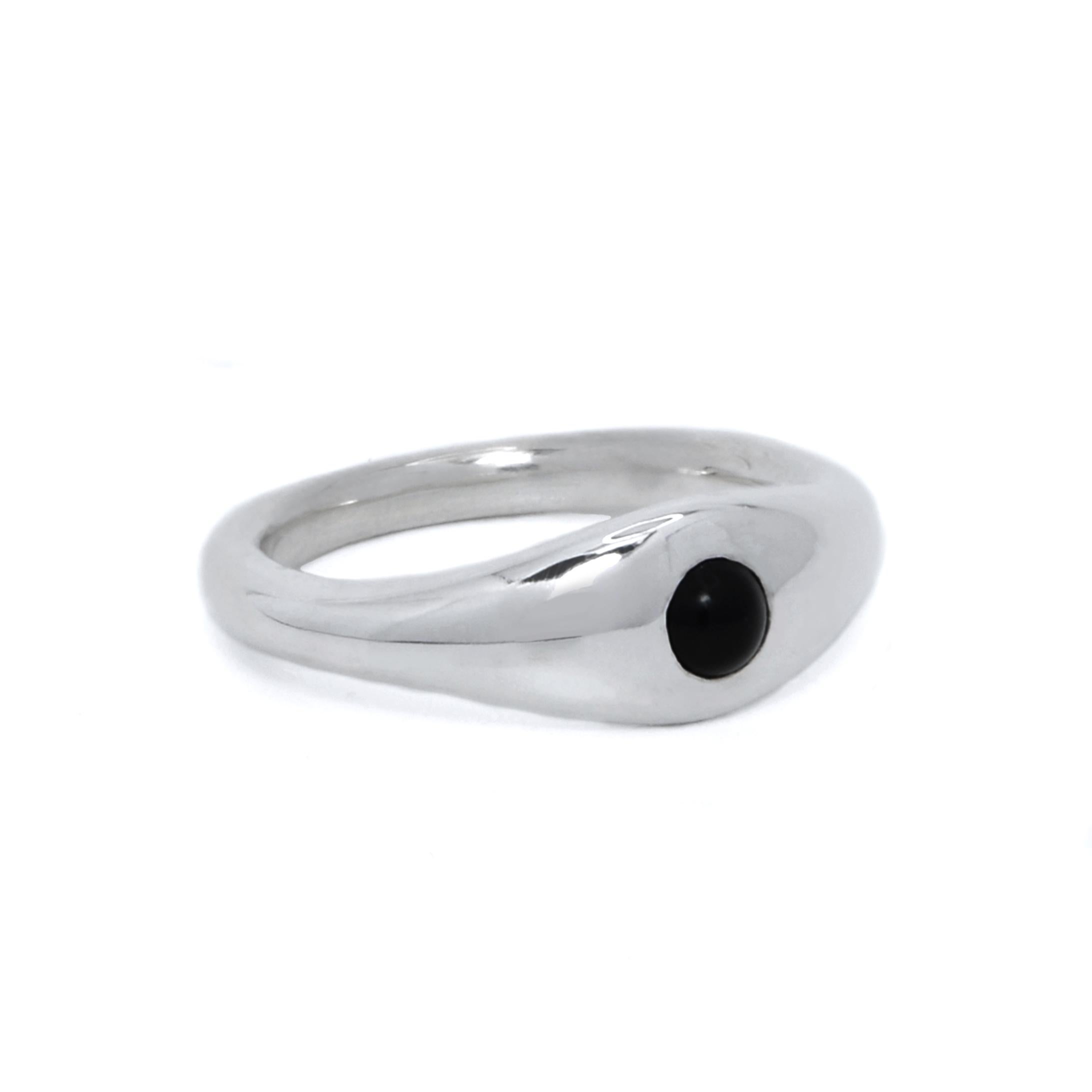 For Sale:  Lun Ring, 14k White Gold and Onyx Ring 3