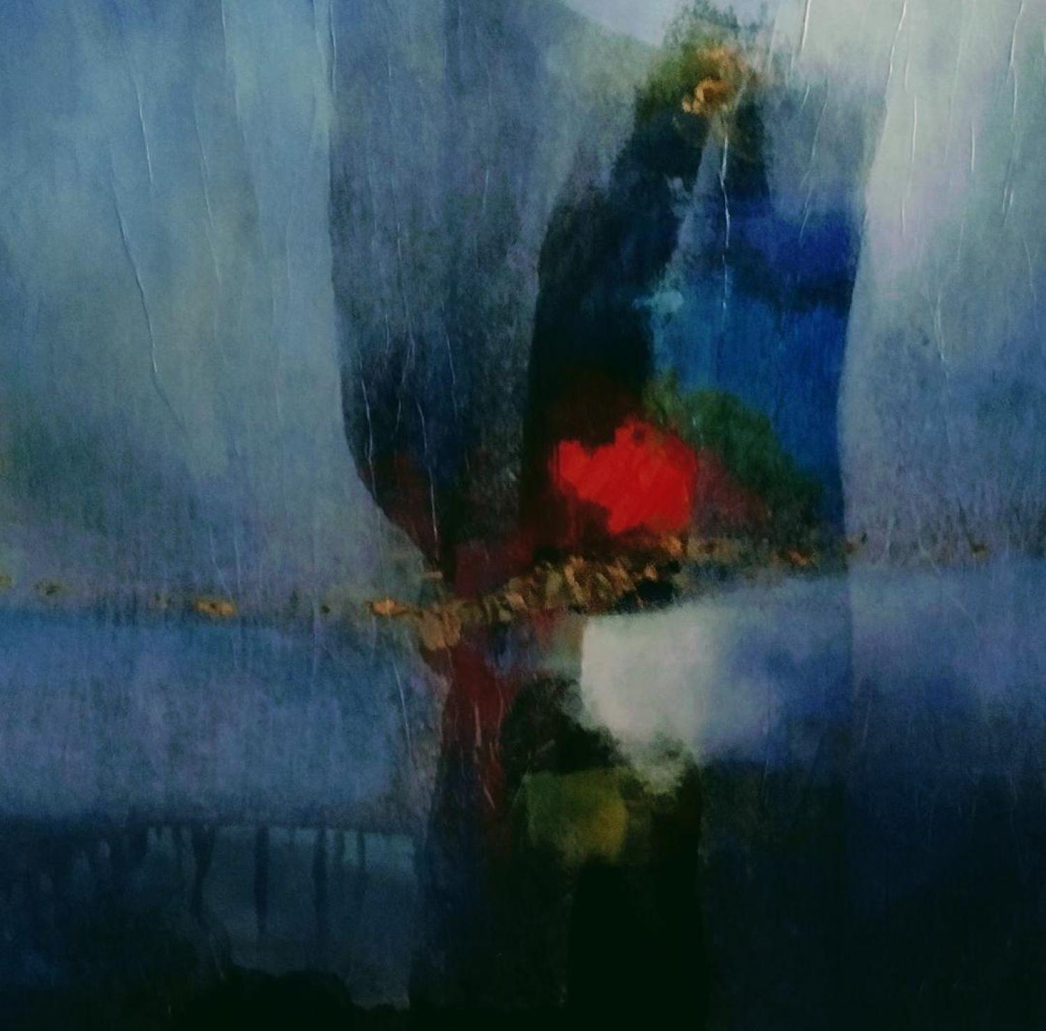 Dévoilement I - voile bleu foncé abstrait et riche avec une touche de rouge - Painting de Lun Tse 