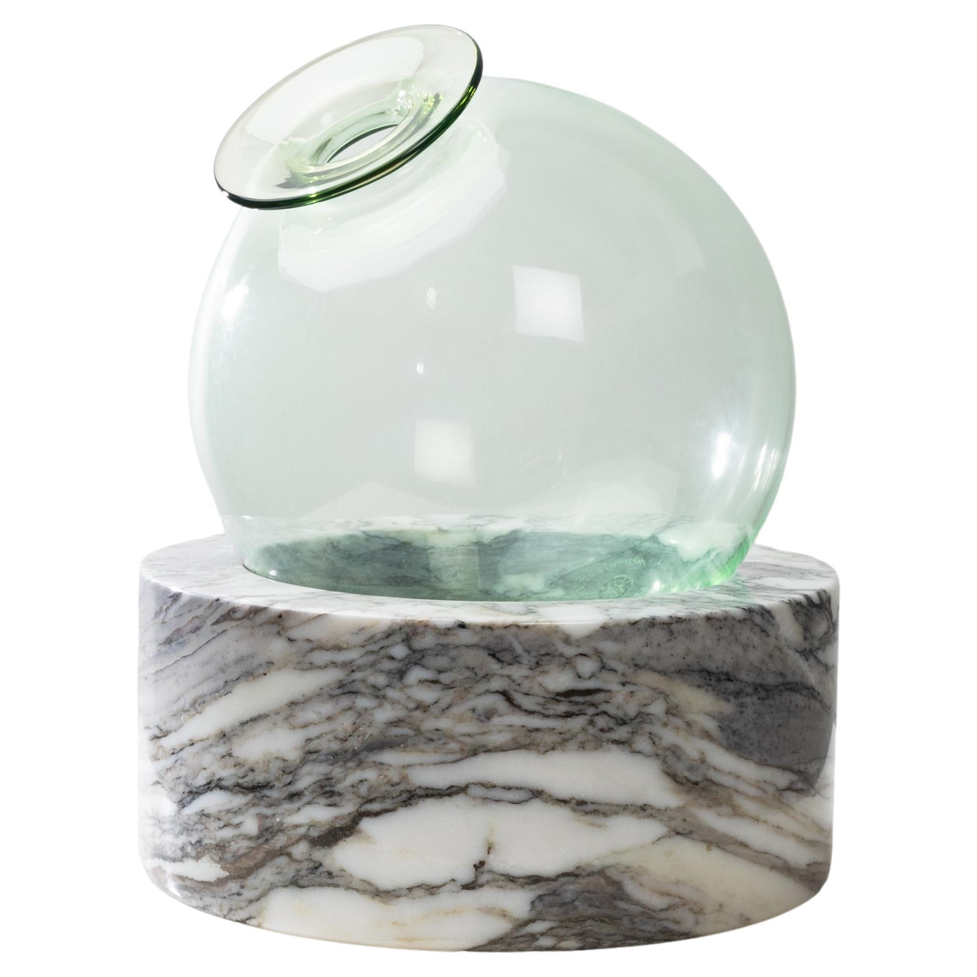 "Luna" Vaso in vetro soffiato appoggiato su una base di marmo di Ettore Sottsass in vendita