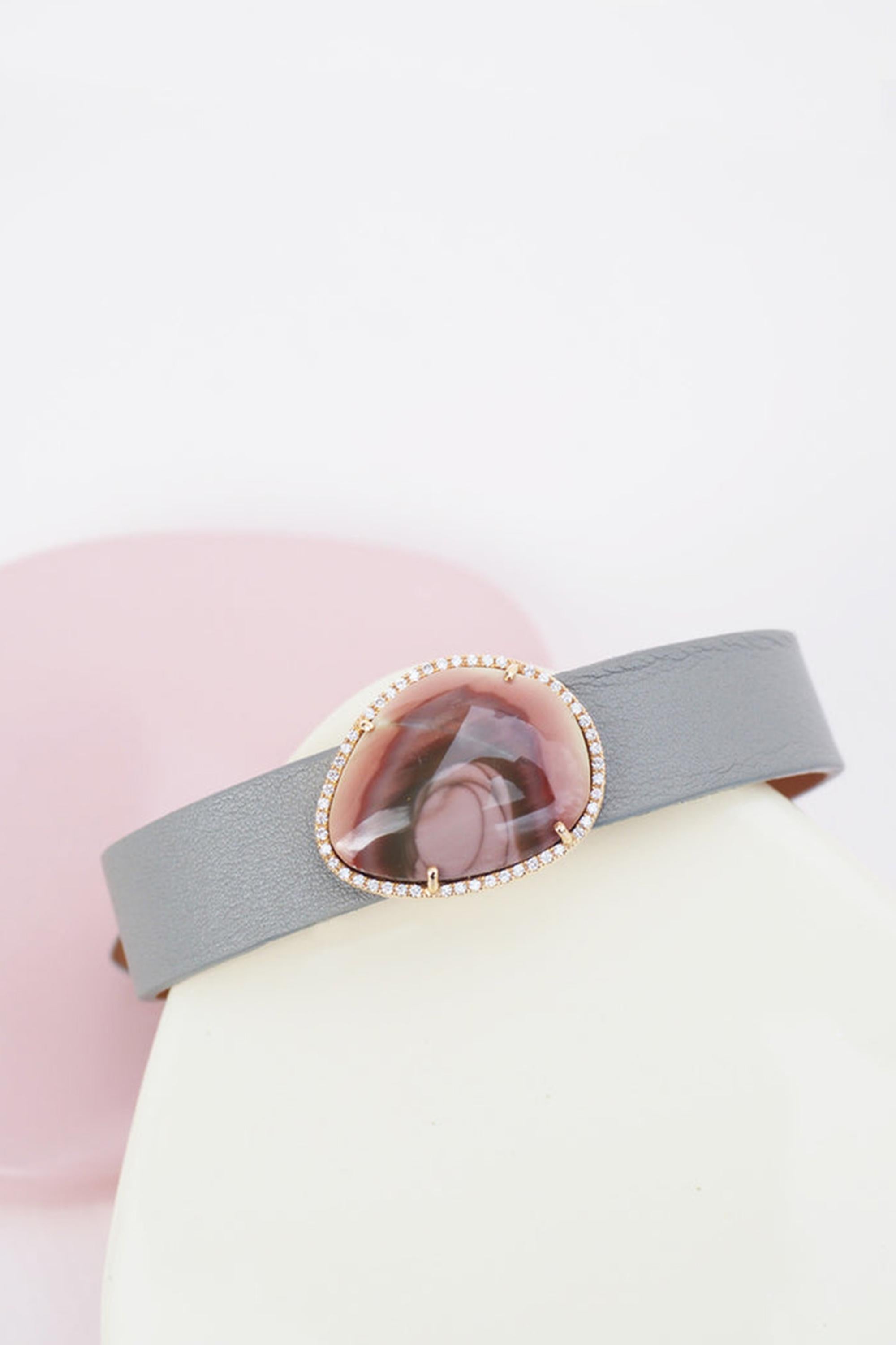 LUNA-Armband, rosa Achat mit 0,30 Karat Diamanten, 18 Karat Roségold, 3 Lederriemen (Zeitgenössisch) im Angebot